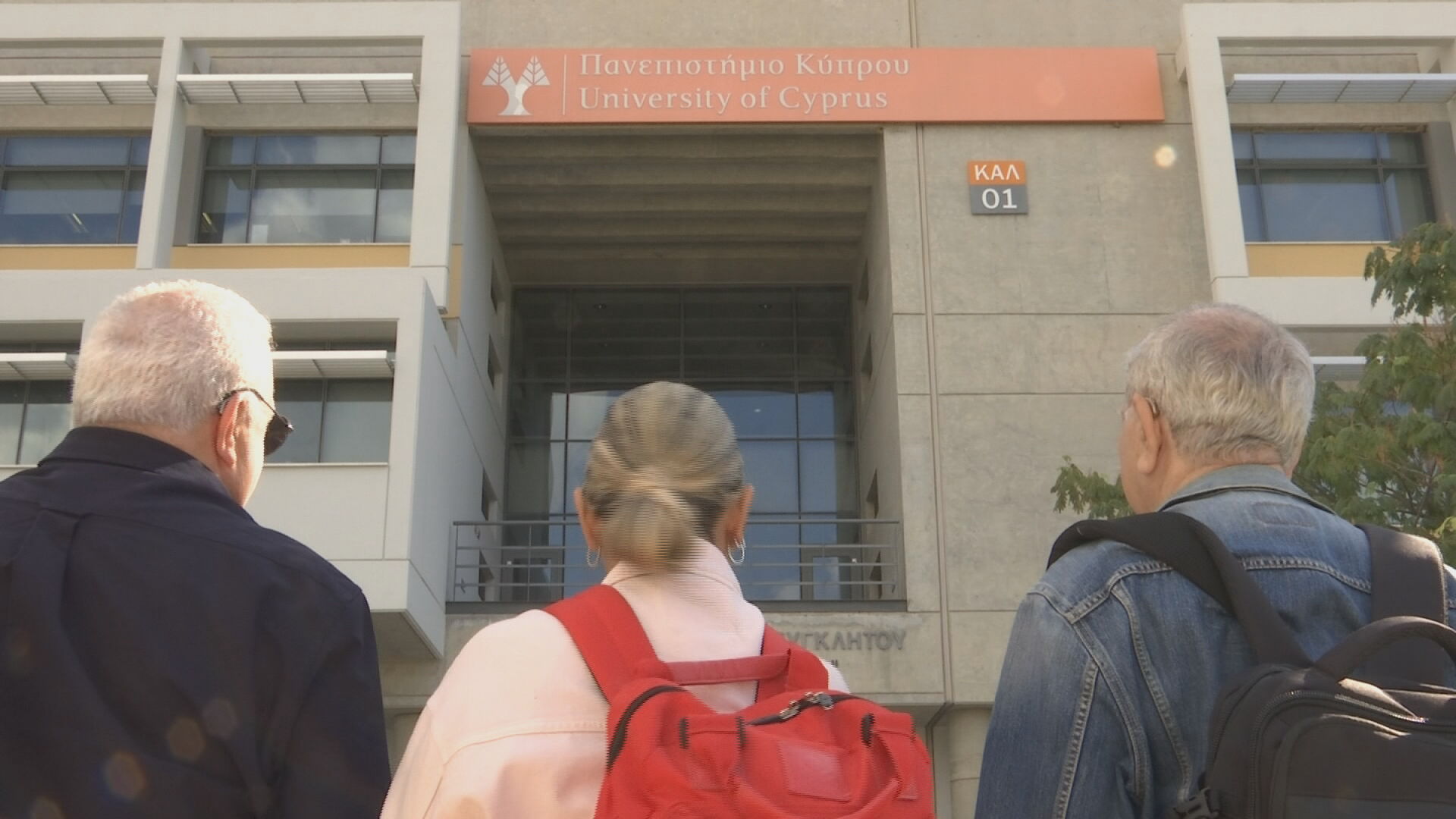 Σπουδές μετά τα 50: Πώς η Θεοδώρα, ο Άθως κι ο Παύλος αποφάσισαν να κάτσουν ξανά στα φοιτητικά έδρανα