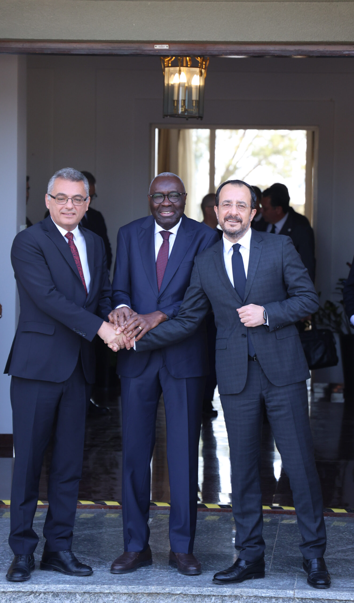 Ξανά στις ράγες το Κυπριακό: Το καλό κλίμα και όσα έγιναν στην πρώτη συνάντηση Χριστοδουλίδη-Ερχιουρμάν