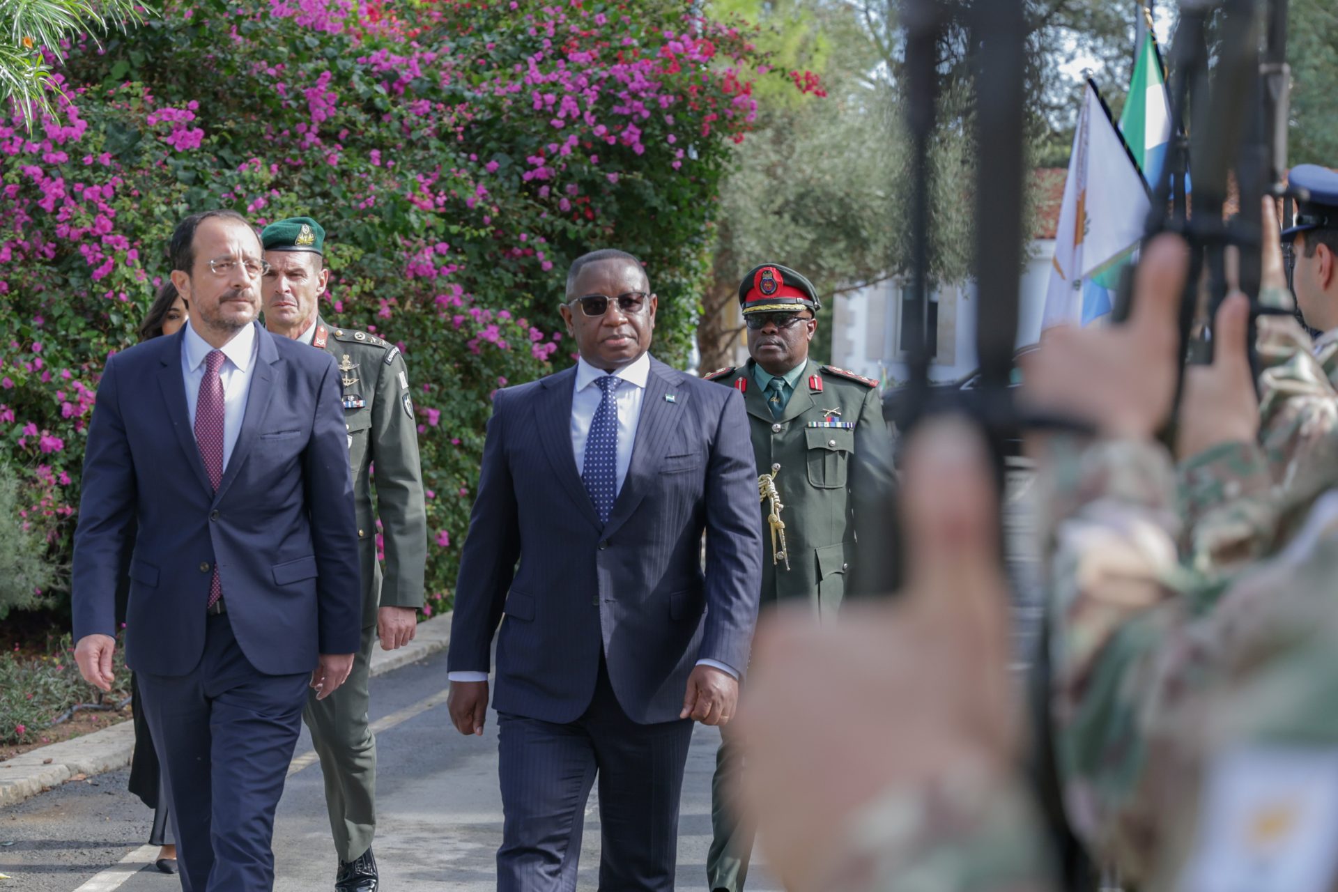 Είδε τον Πρόεδρο της Σιέρρα Λεόνε ο ΠτΔ, τα μνημόνια συνεργασίας που υπέγραψαν