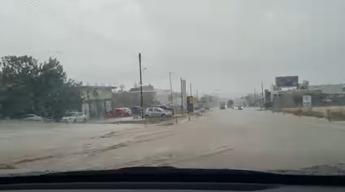 Χαλάζι, σφοδρές βροχοπτώσεις και δρόμοι – ποτάμια: Έντονα καιρικά φαινόμενα «χτυπούν» διαφόρες περιοχές (ΒΙΝΤΕΟ)