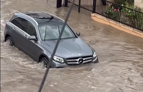 ΒΙΝΤΕΟ: Δρόμοι ποτάμια στη Λεμεσό, σημειώνονται έντονες βροχοπτώσεις