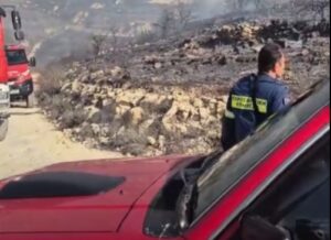 Ανεξέλεγκτη η φωτιά στο Στρουμπί, σπεύδει βοήθεια από όλες τις επαρχίες