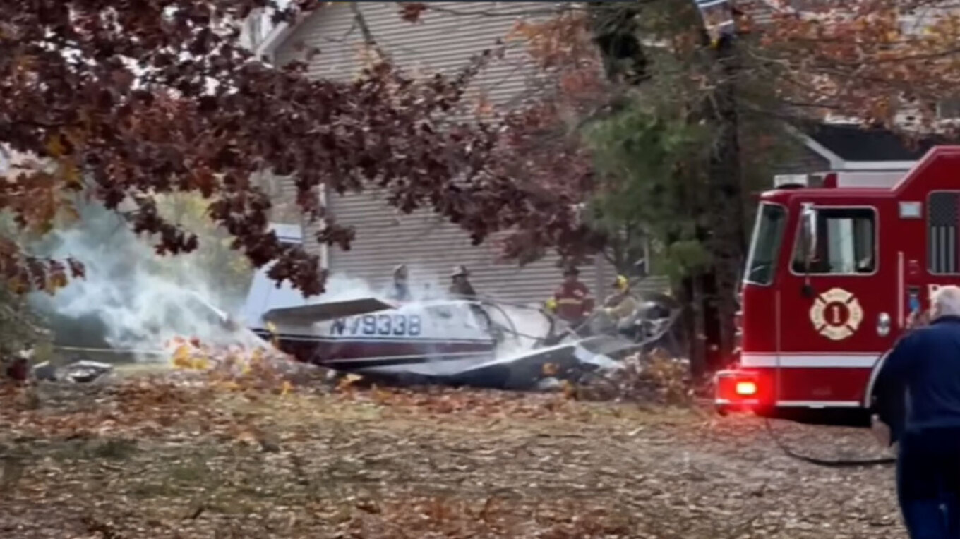 ΒΙΝΤΕΟ: Συντριβή αεροσκάφους έξω από σπίτι στη Νέα Υόρκη, νεκρός ο πιλότος
