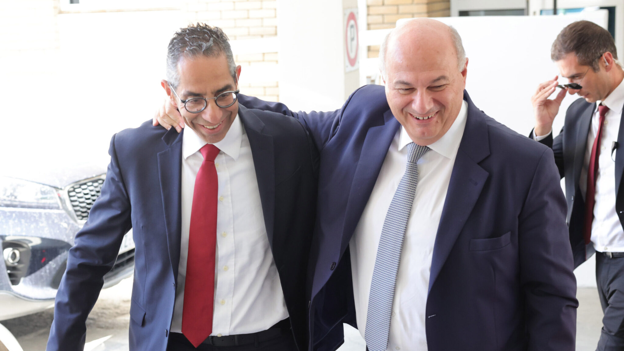 «Τι θα πει κι ο κόσμος;»: Οι πολιτικές αντιδράσεις για τα περί παραίτησης Αγγελίδη