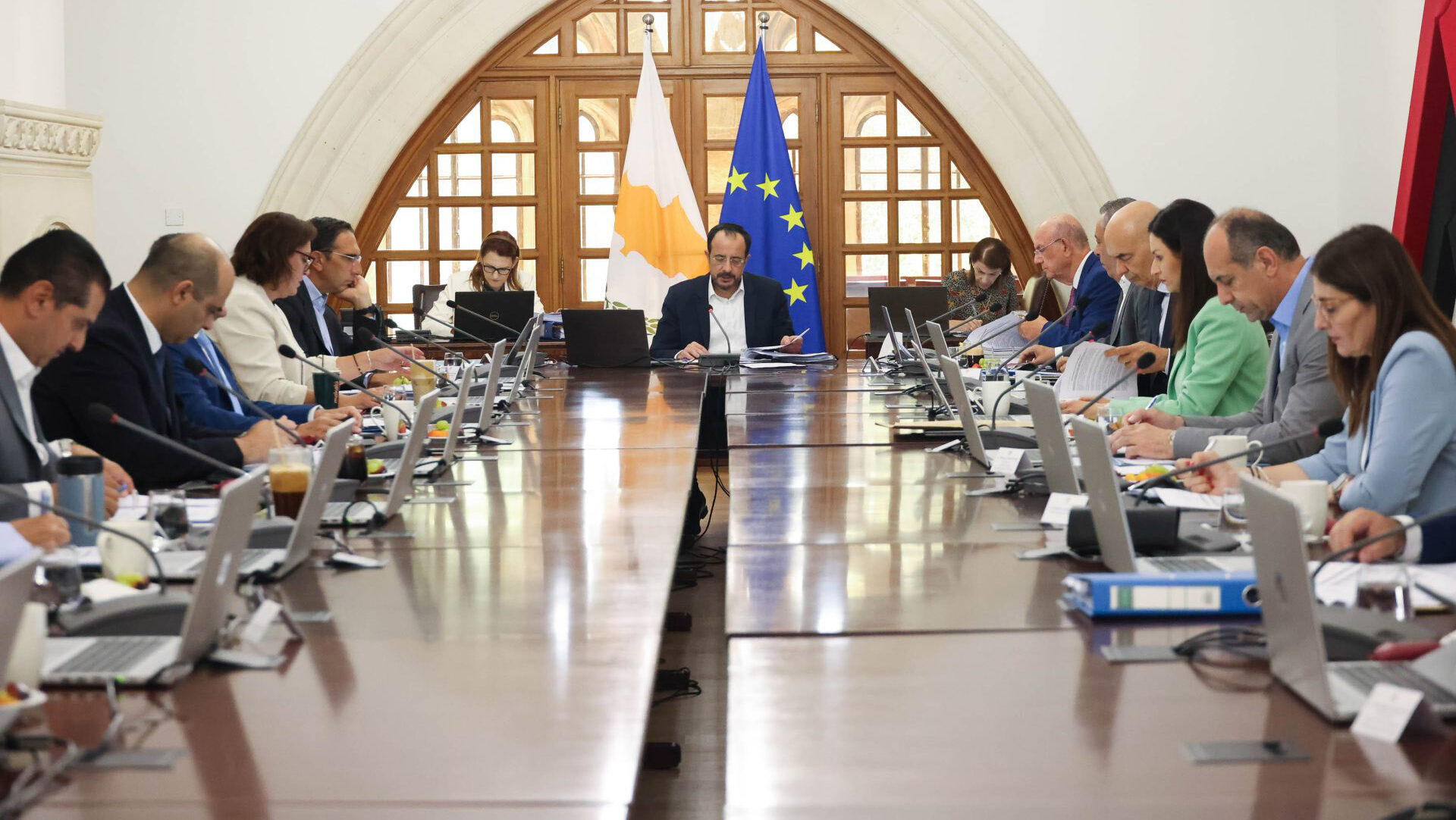 Πώς κάηκε το χαρτί του ανασχηματισμού