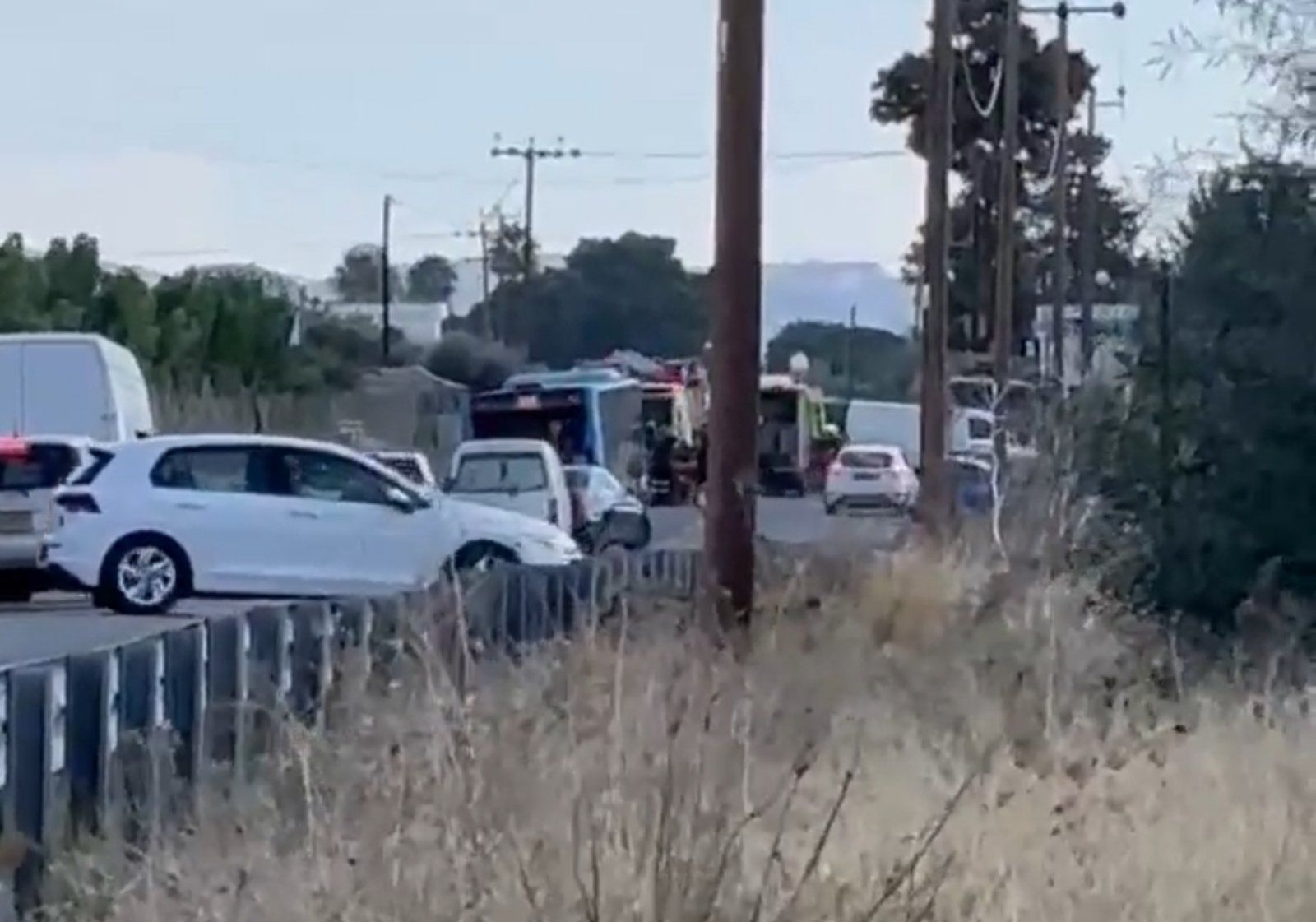 Σοβαρό ατύχημα στην Πάφο: Εγκλωβίστηκε τραυματίας στα συντρίμμια, τρία πρόσωπα στο νοσοκομείο