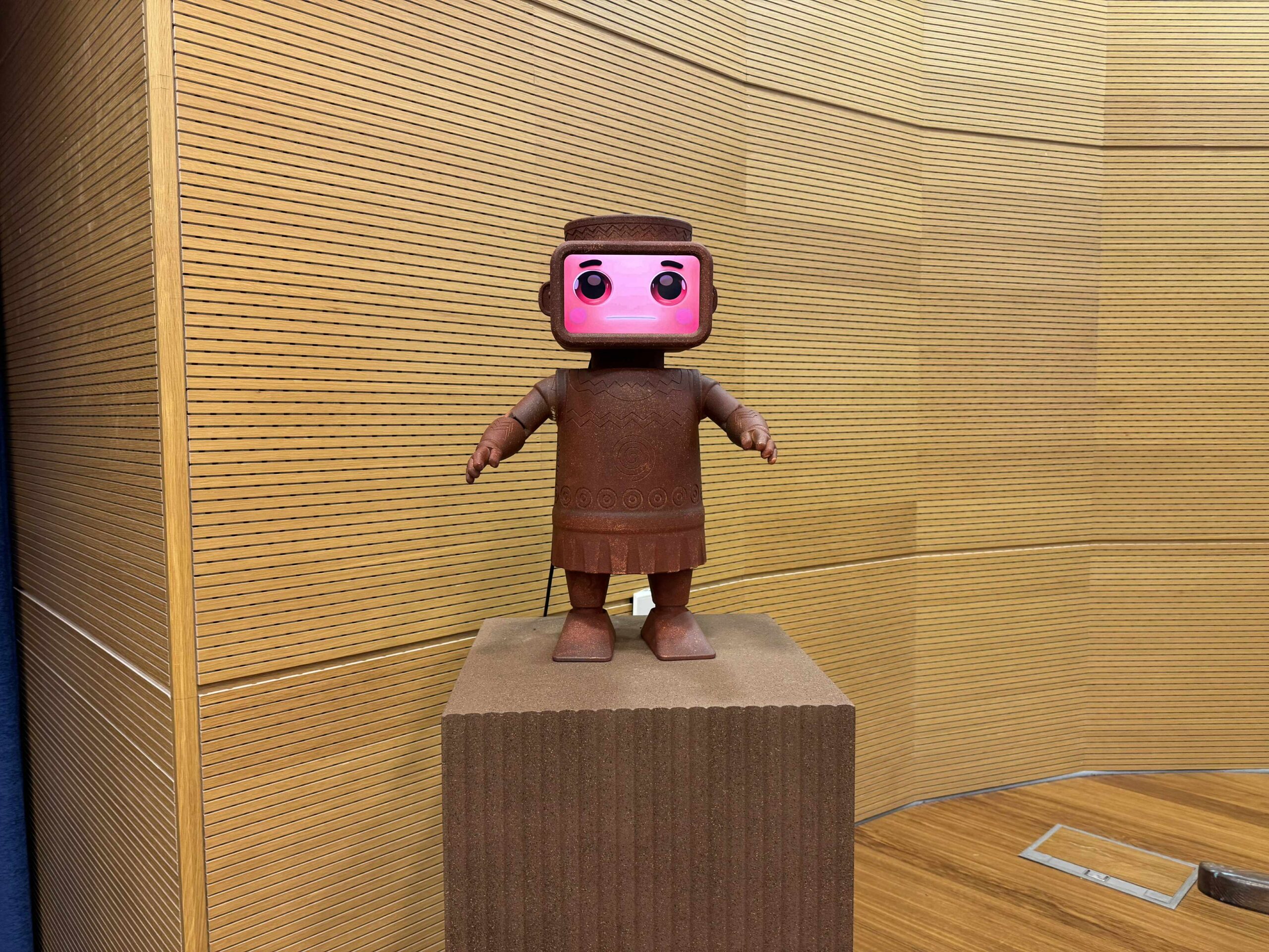 ΒΙΝΤΕΟ&ΦΩΤΟ: Ο Τεύκρος είναι ο πρώτος διαδραστικός ξεναγός μουσείου με AI παγκοσμίως