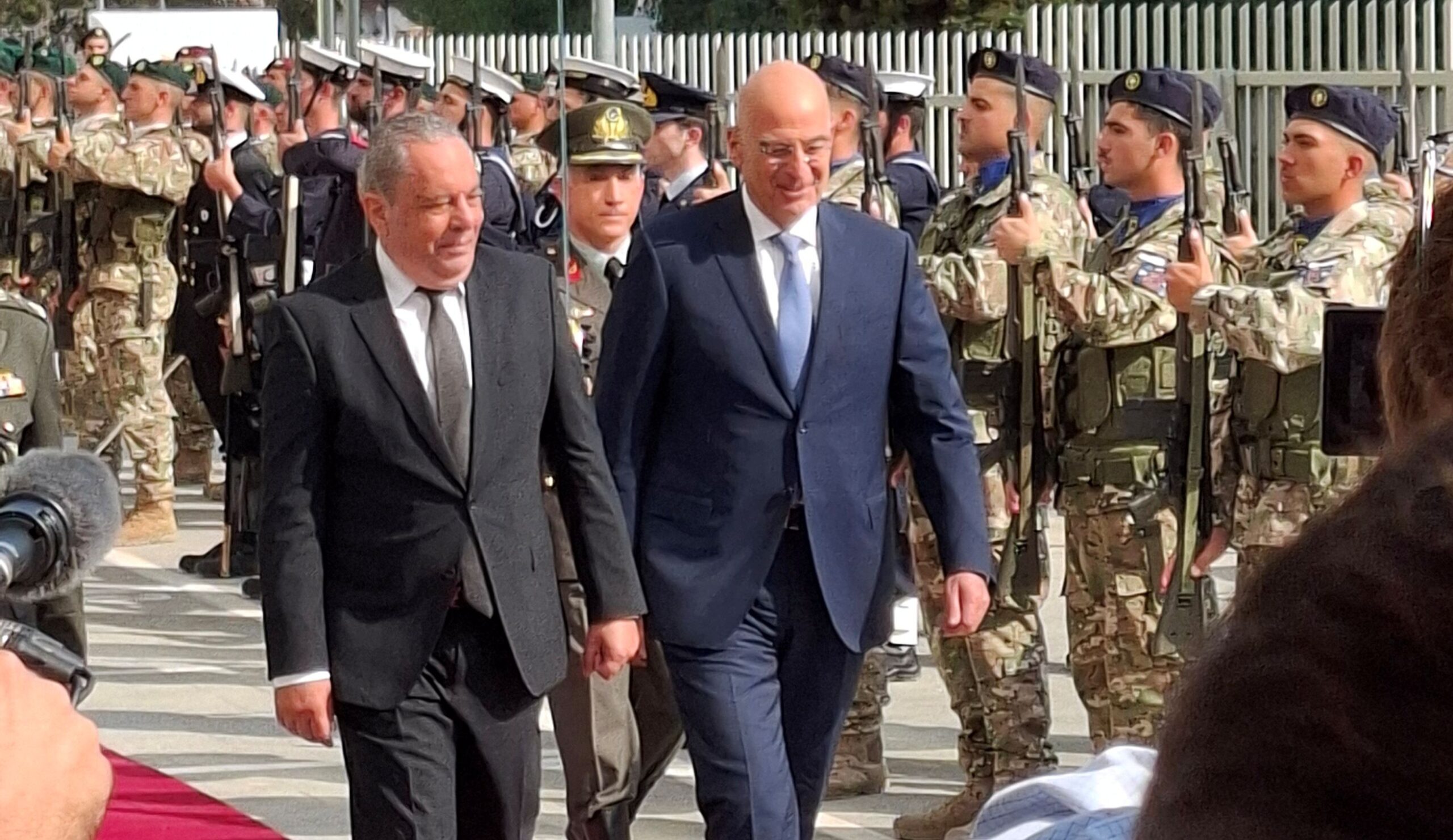 Αυτονόητη η συνεργασία Ελλάδας-Κύπρου για SAFE, λένε Πάλμας και Δένδιας