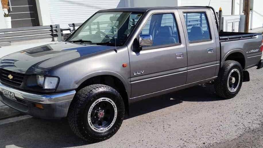 ΦΩΤΟ: Αυτοί είναι οι δύο ύποπτοι για κλοπή διπλοκάμπινου στις Βρυσούλλες