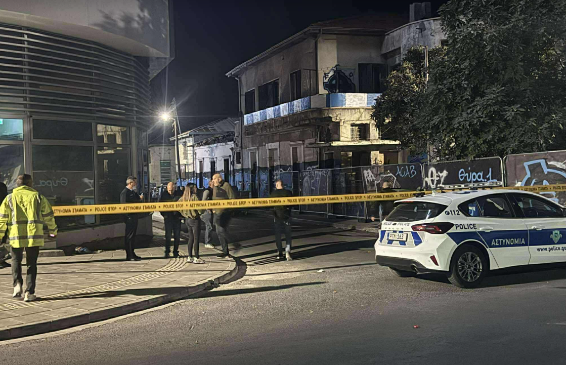 ΦΩΤΟ: Άγρια συμπλοκή οπαδών στη Λεμεσό με κροτίδες και μολότοφ