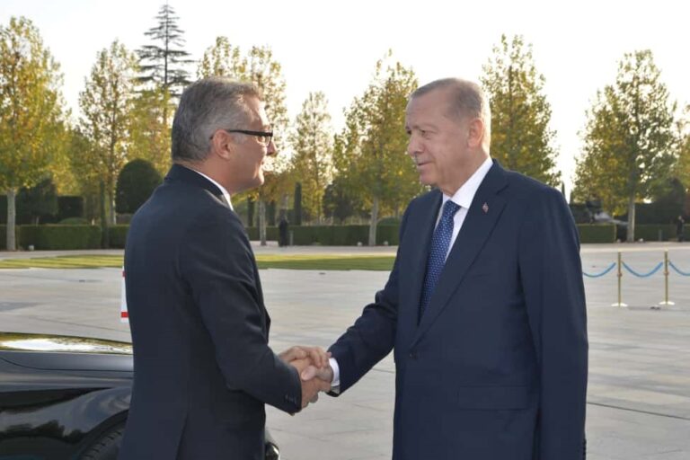 «Η πιο ρεαλιστική λύση είναι τα δυο κράτη»: Κρεσέντο αδιαλλαξίας από Ερντογάν, για διάλογο μίλησε ο Έρχιουρμαν