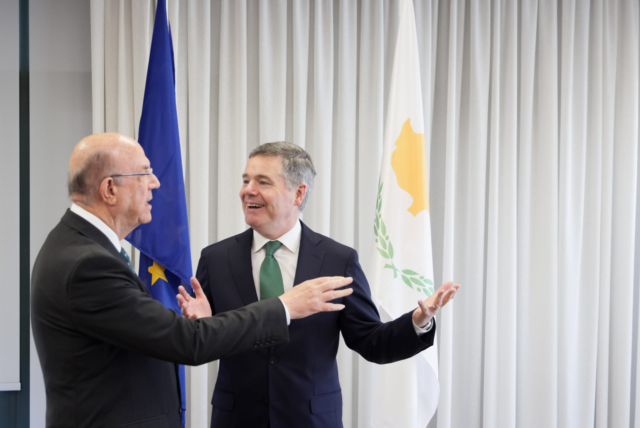 Ο Μάκης Κεραυνός προεδρεύων του Eurogroup μετά την παραίτηση Ντόνοχιου