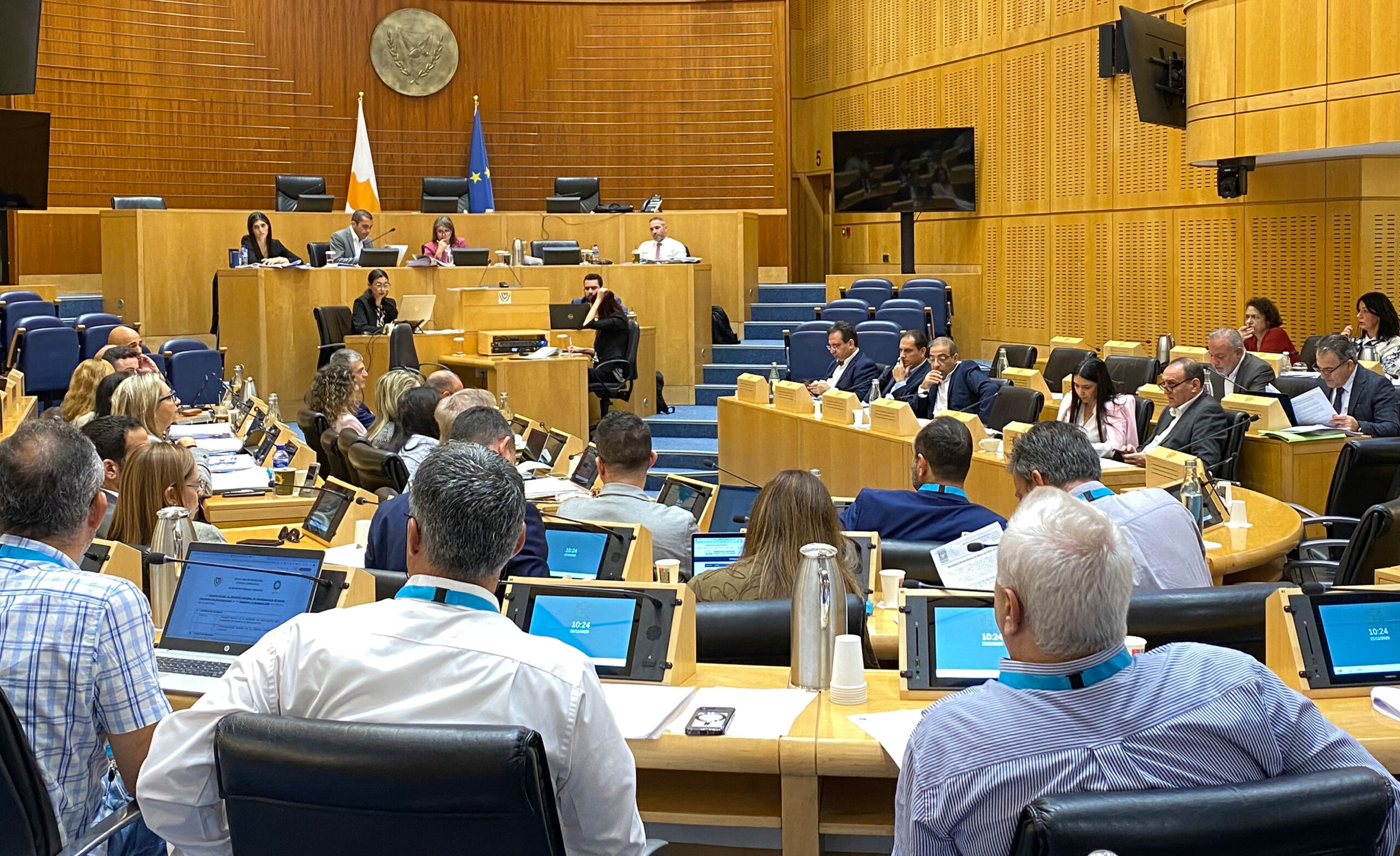 Έντονες αντιδράσεις πολυτέκνων για τα εισοδηματικά κριτήρια στη φορολογική μεταρρύθμιση