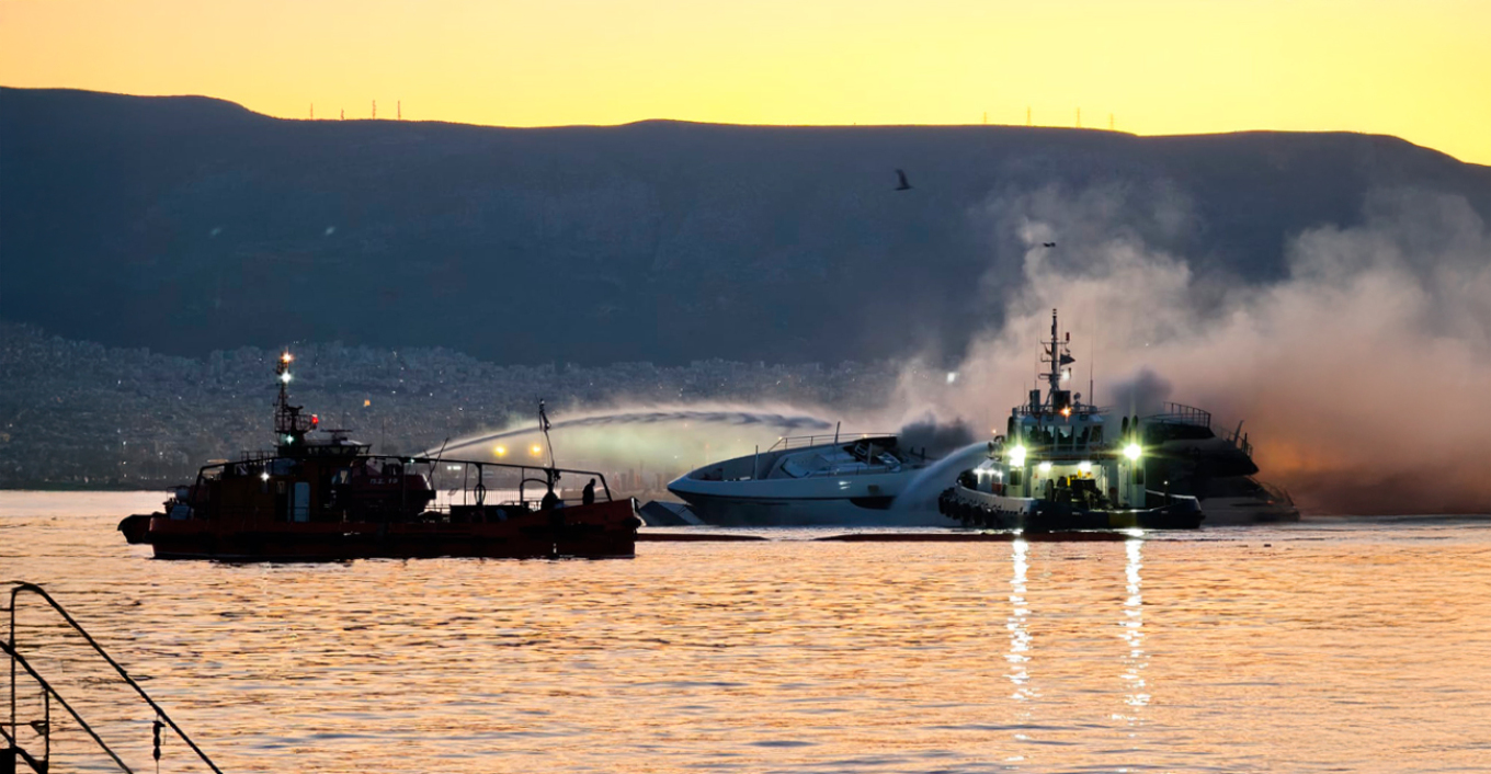 Φωτιά σε τέσσερα σκάφη στη Μαρίνα Ζέας, βυθίστηκαν τα τρία (ΒΙΝΤΕΟ)
