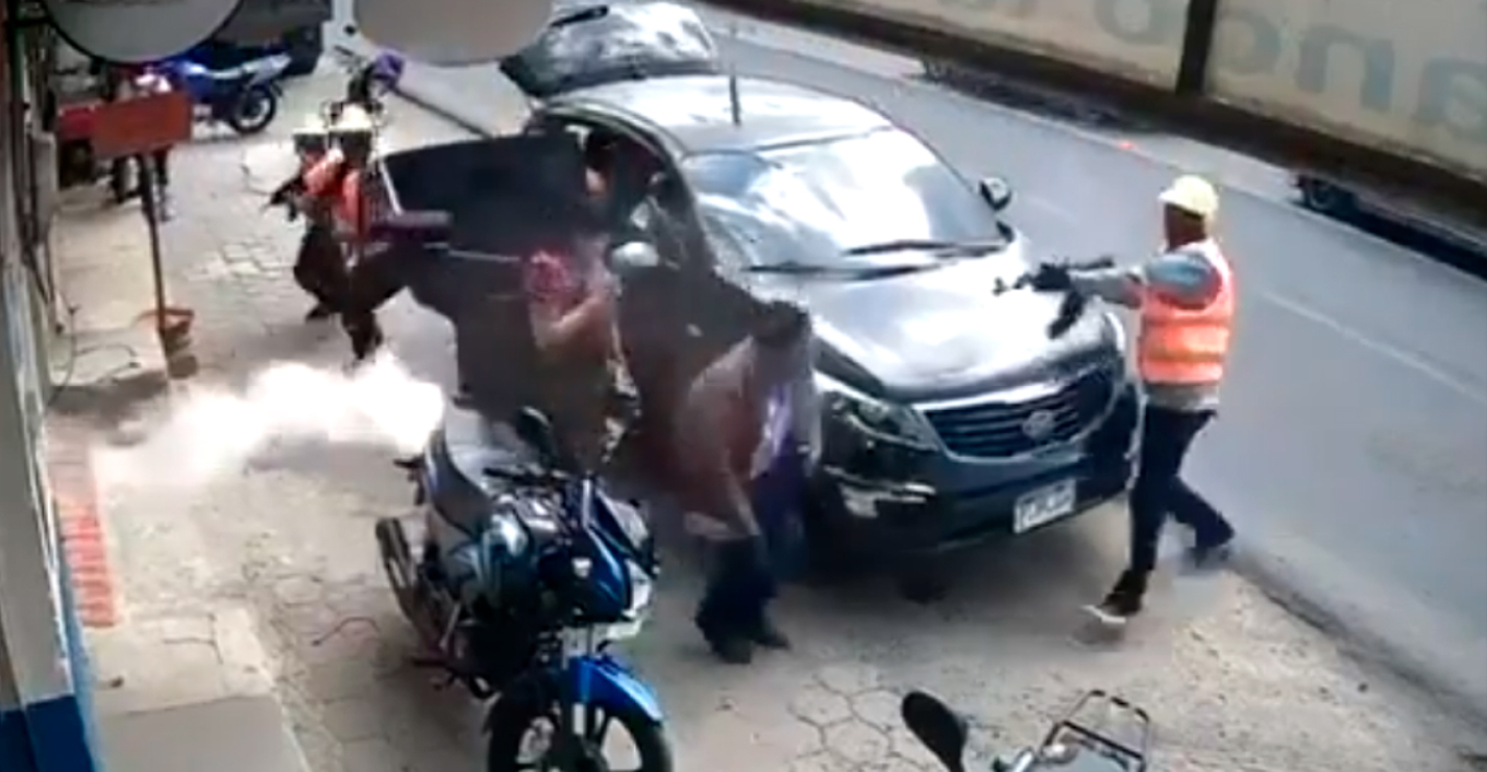 Άγρια δολοφονία στη μέση του δρόμου στη Γουατεμάλα: Εκτελεστές ντυμένοι ως εργάτες σκότωσαν 52χρονο εργολάβο