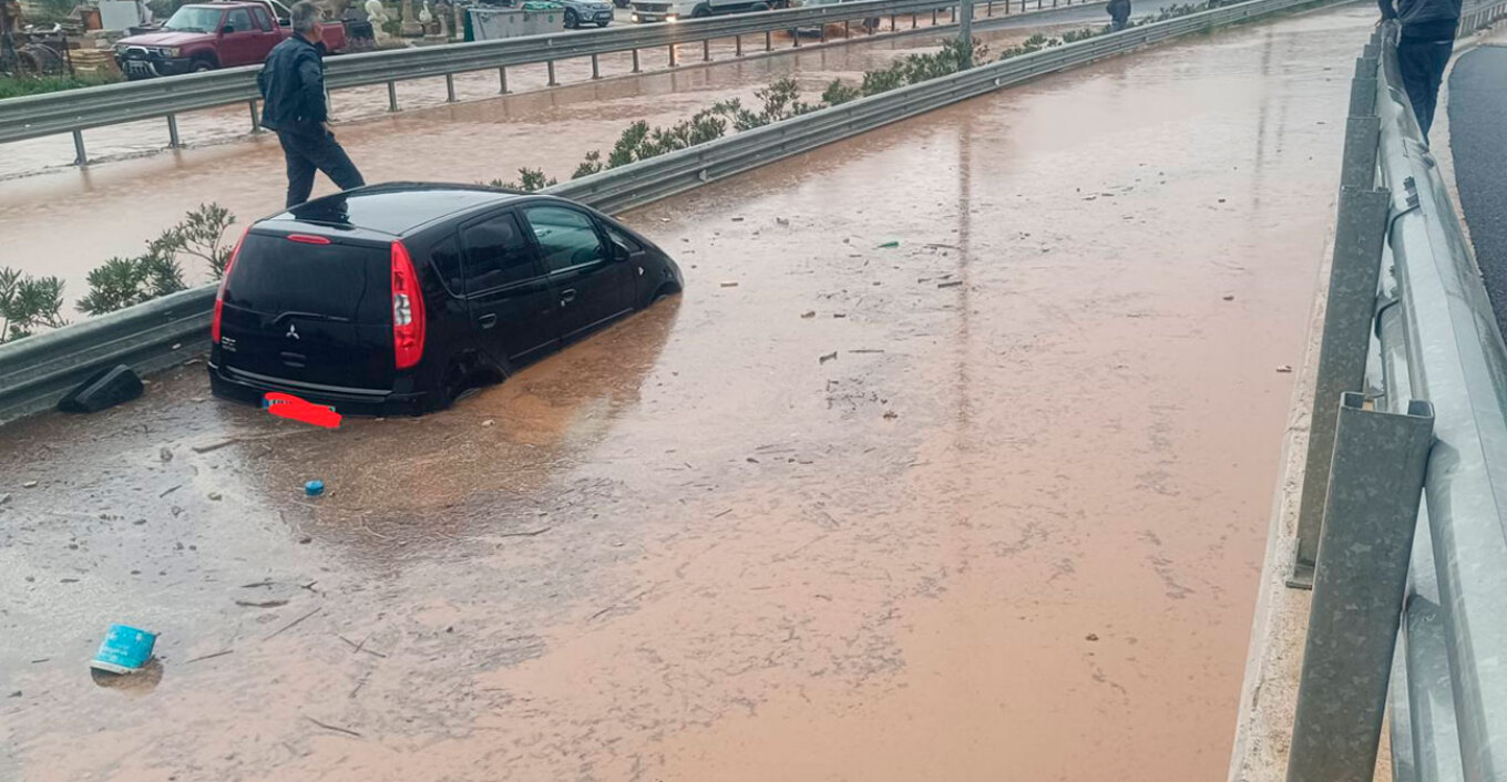 ΒΙΝΤΕΟ: Κατολισθήσεις, πλημμύρες κι απεγκλωβισμοί λόγω της κακοκαιρίας στην Ελλάδα
