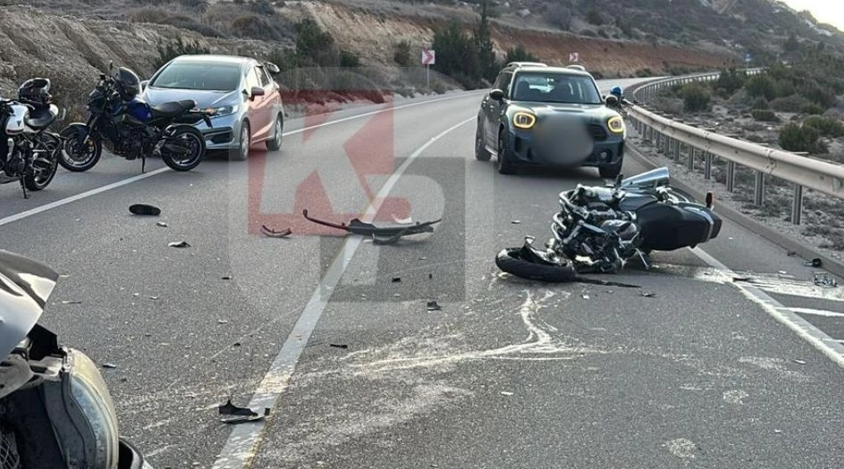 Θανατηφόρο στην Καρπασία: Μοτοσικλετιστής έσβησε στην άσφαλτο, τρεις Ε/κ στο νοσοκομείο (ΦΩΤΟ)