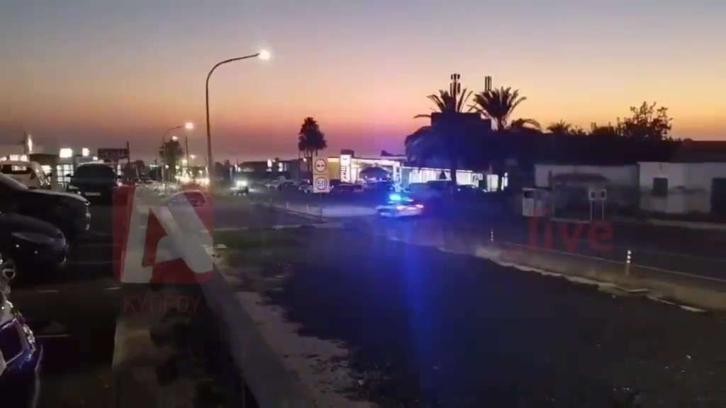 Συγκρούστηκε με περιπολικό, τράπηκε σε φυγή κι έριξαν εναντίον του πυροβολισμούς