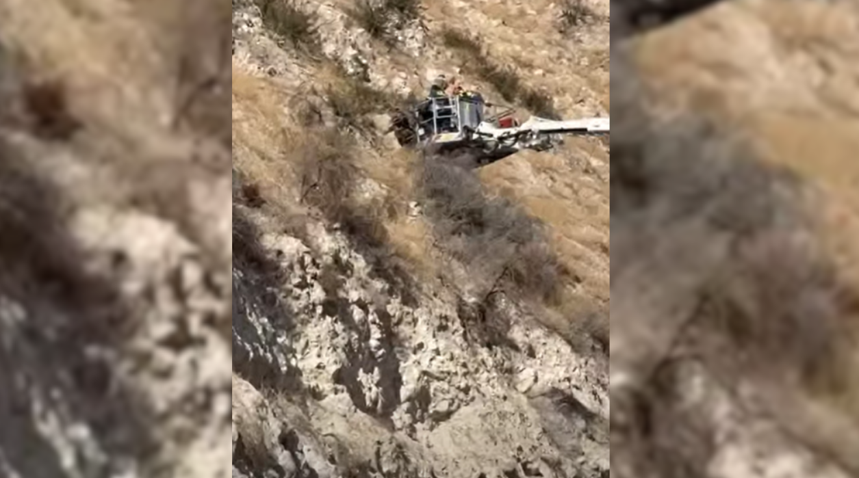 ΒΙΝΤΕΟ: Στο νοσοκομείο ο κυνηγός που έπεσε σε χαράδρα, καρέ-καρέ η διάσωση του