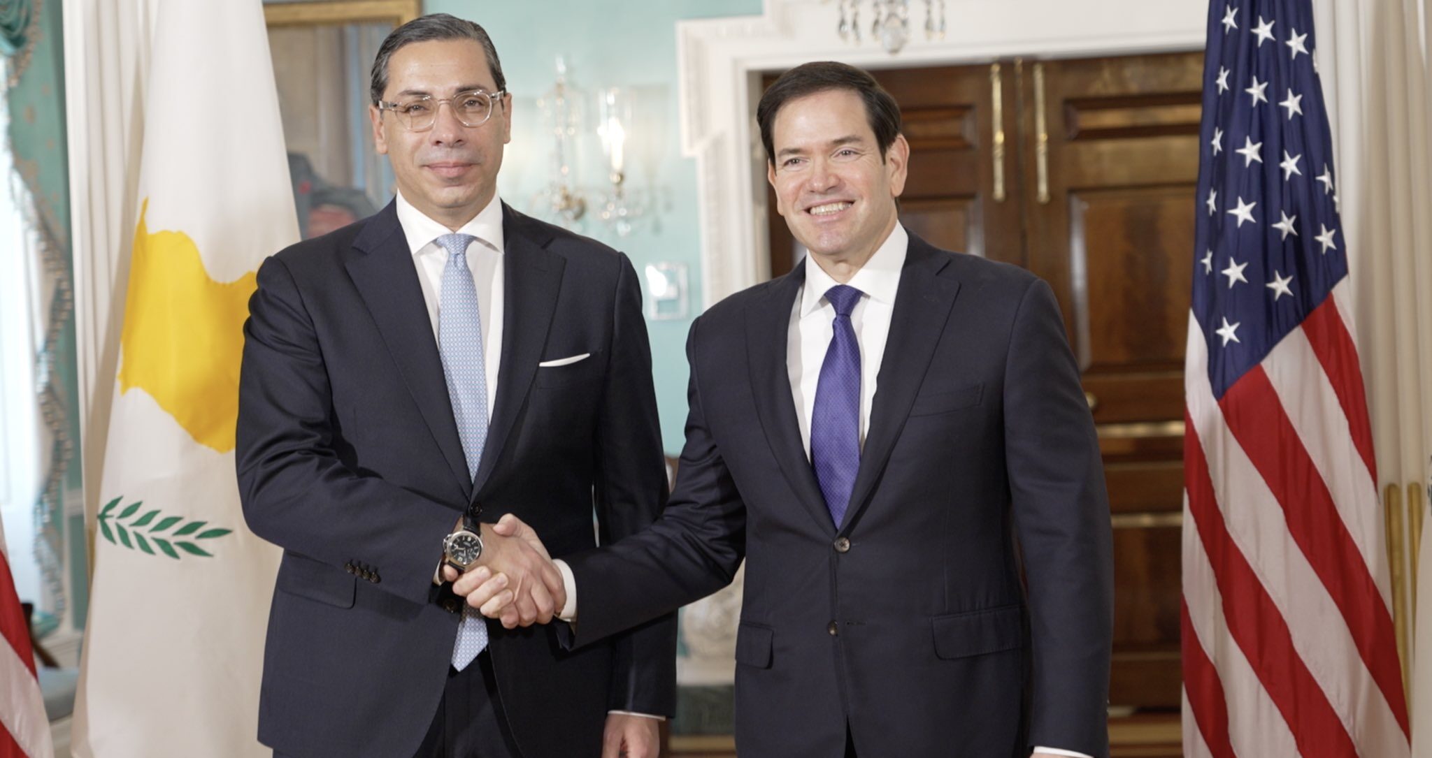 ΒΙΝΤΕΟ: Η θερμή χειραψία Κόμπου-Ρούμπιο και όσα συζήτησαν στο State Department