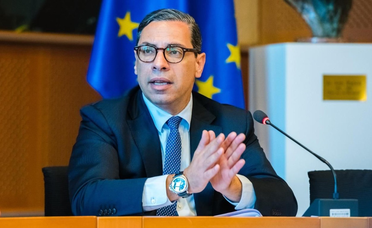 Κόμπος: Περισσότερος διάλογος ΕΕ-ΗΠΑ για να παραμείνουν οι σχέσεις ισχυρές