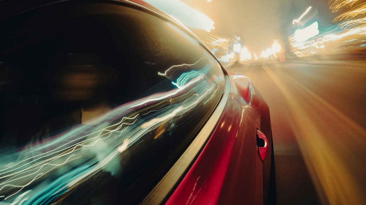 Κόντρα «τρόμου» στη Λάρνακα: Οδηγός καρφώθηκε σε σταθμευμένο όχημα και τραυμάτισε θεατή