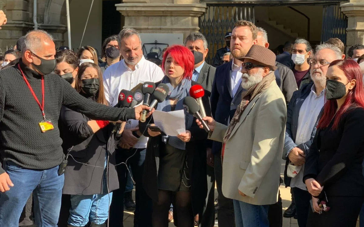 Απειλές κατά της ζωής Τ/κ δημοσιογράφου: Της είπαν «ξέρουμε σε ποιο σχολείο πάνε τα παιδιά σου»