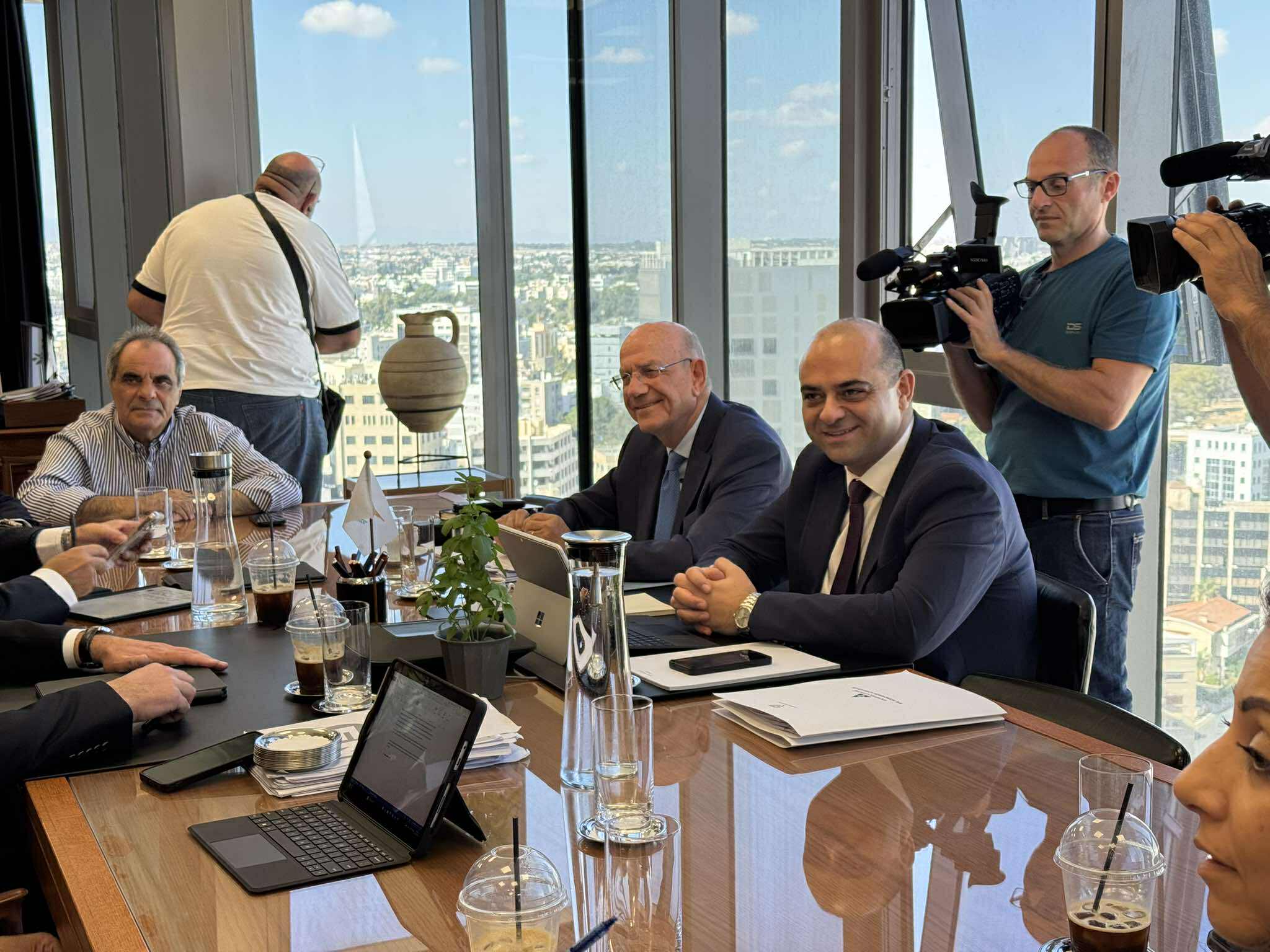 Μέτρα και κίνητρα: Πως ερμηνεύονται οι δύο όροι που «βύθισαν» τη συμφωνία για την ΑΤΑ