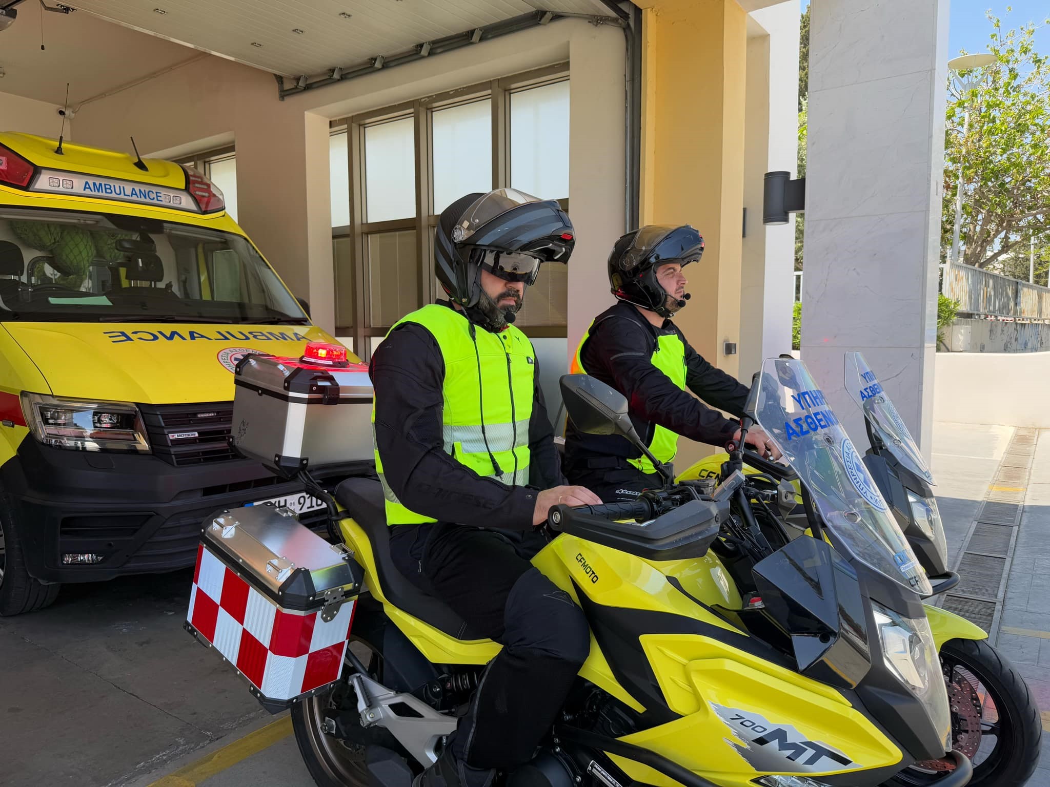 «Θαύμα» σε τρία λεπτά: Πως μοτοσικλετιστής-νοσηλευτής έσωσε βρέφος από πνιγμό