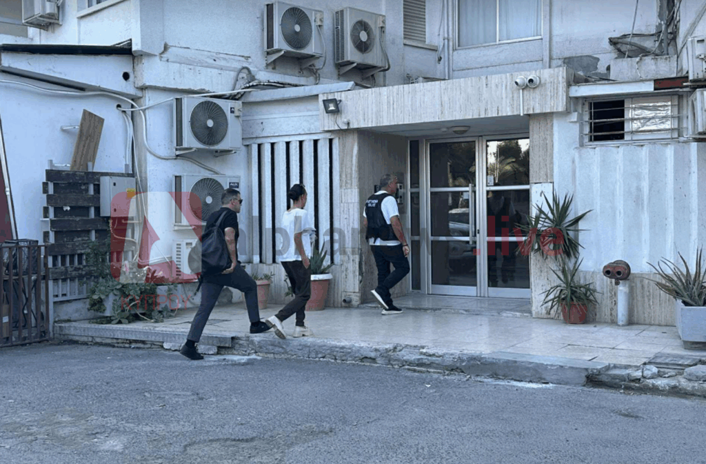 ΦΩΤΟ: Με άλλα πρόσωπα διέμενε στο διαμέρισμα η γυναίκα που βρέθηκε νεκρή στη Γερμασόγεια