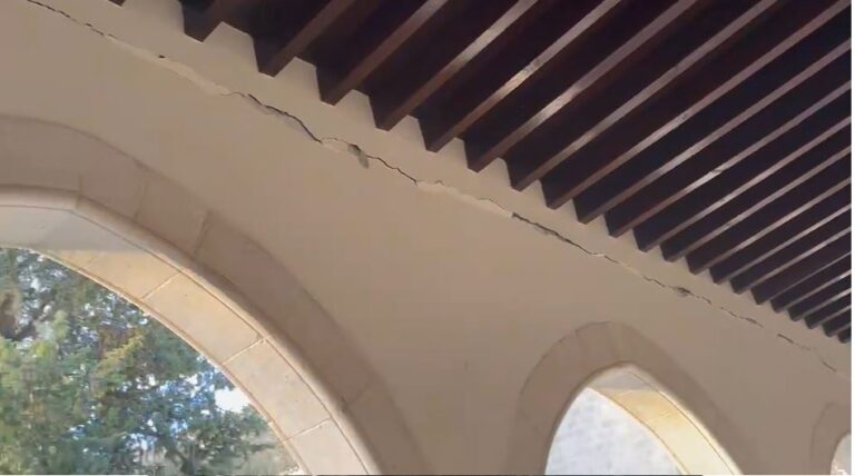 ΒΙΝΤΕΟ&ΦΩΤΟ: Ρωγμές στον Άγιο Νεόφυτο, κατολισθήσεις βράχων και ζημιές σε σχολείο στα κατεχόμενα