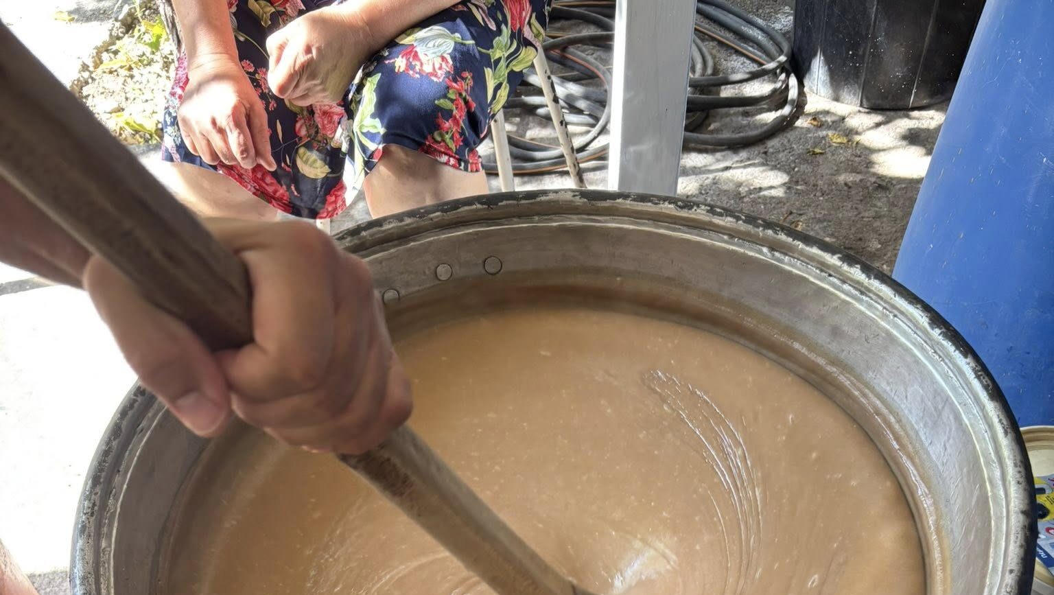 Παρολίγον τραγωδία: 84χρονη κόντεψε να καεί ζωντανή ψήνοντας παλουζέ σε «πύραυλο»