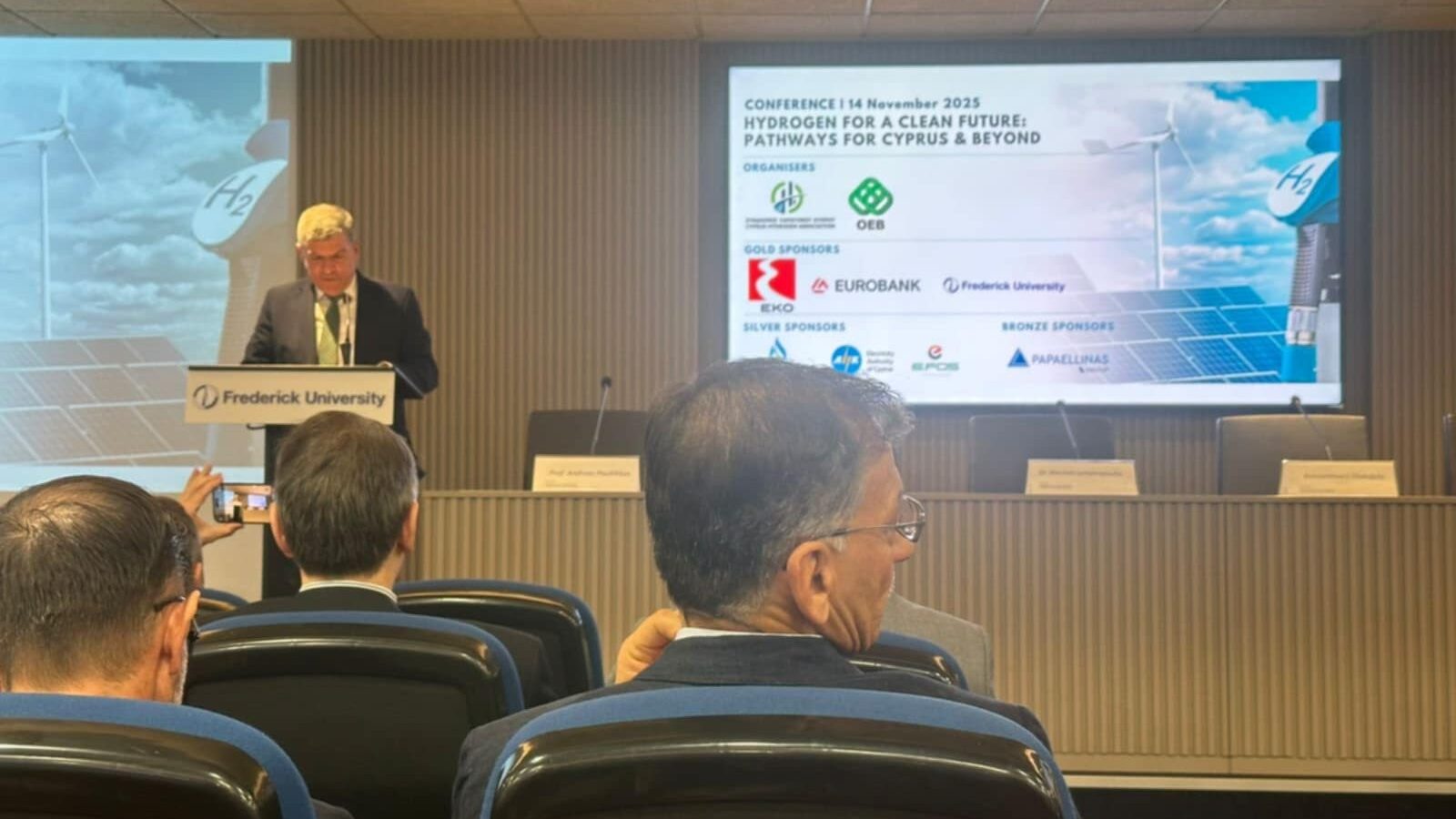 Εθνική Στρατηγική Υδρογόνου για… 48 φορτηγά και 10 λεωφορεία