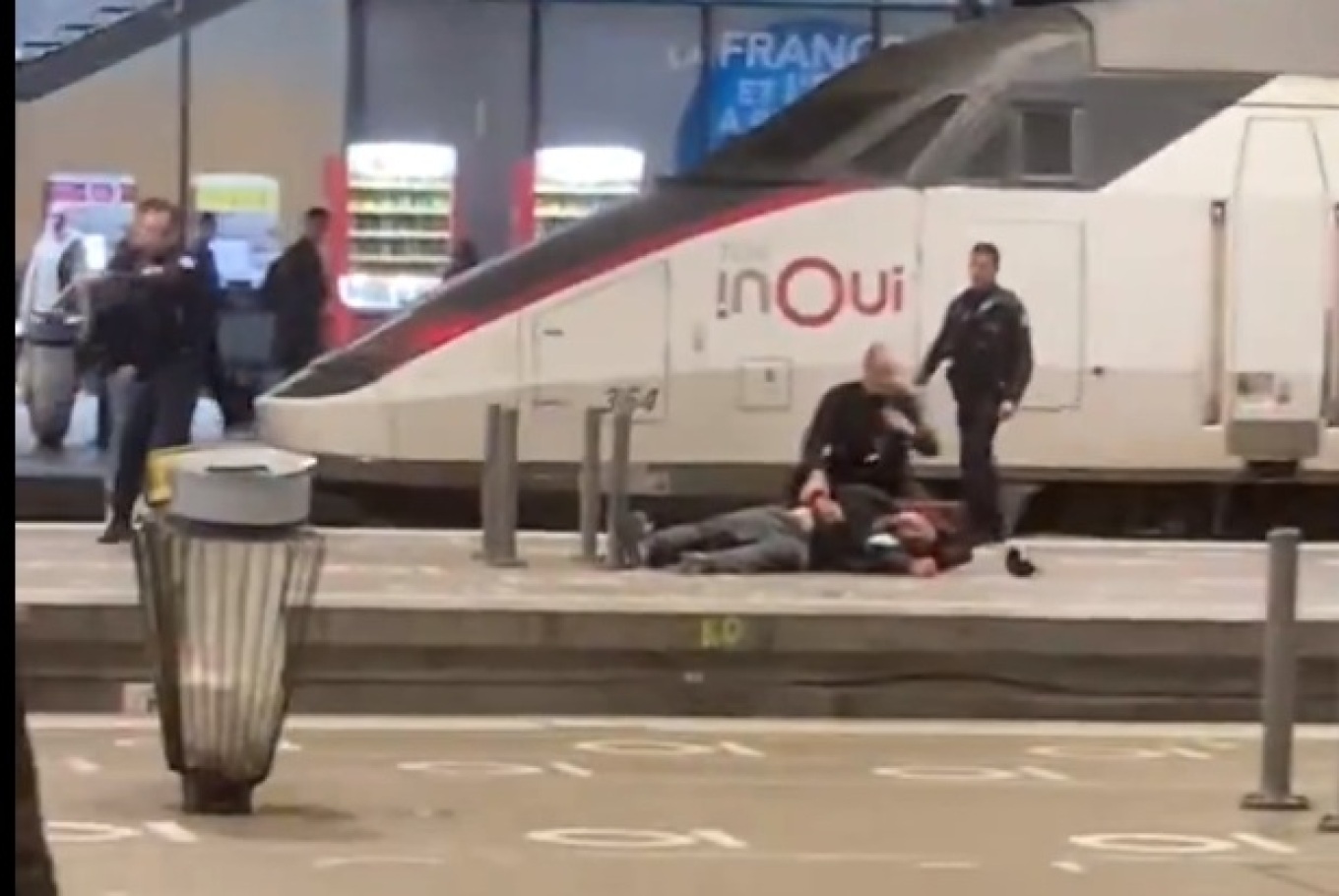 Συναγερμός σε σιδηροδρομικό σταθμό του Παρισιού για άνδρα με μαχαίρι, εκκενώθηκε ο χώρος (ΒΙΝΤΕΟ)