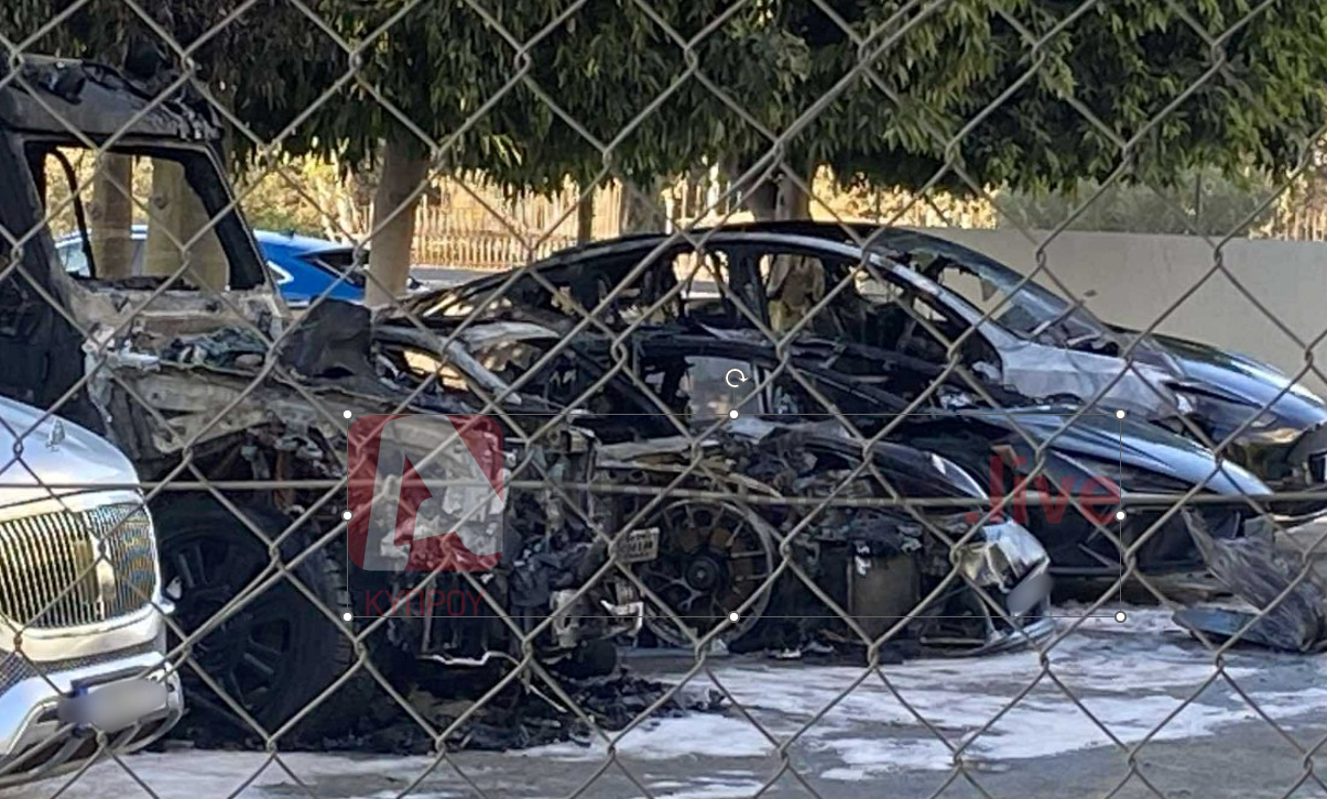 ΦΩΤΟ: Μήνυμα ο εμπρησμός πολυτελών οχημάτων, είχε δώσει κατάθεση για τον φόνο Δημοσθένους ο επιχειρηματίας