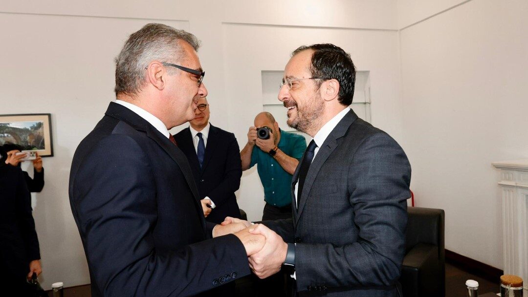 ΔΗΣΥ για αφθώδη πυρετό: Ο ΠτΔ να καλέσει τον Ερχιουρμάν σε συνεργασία