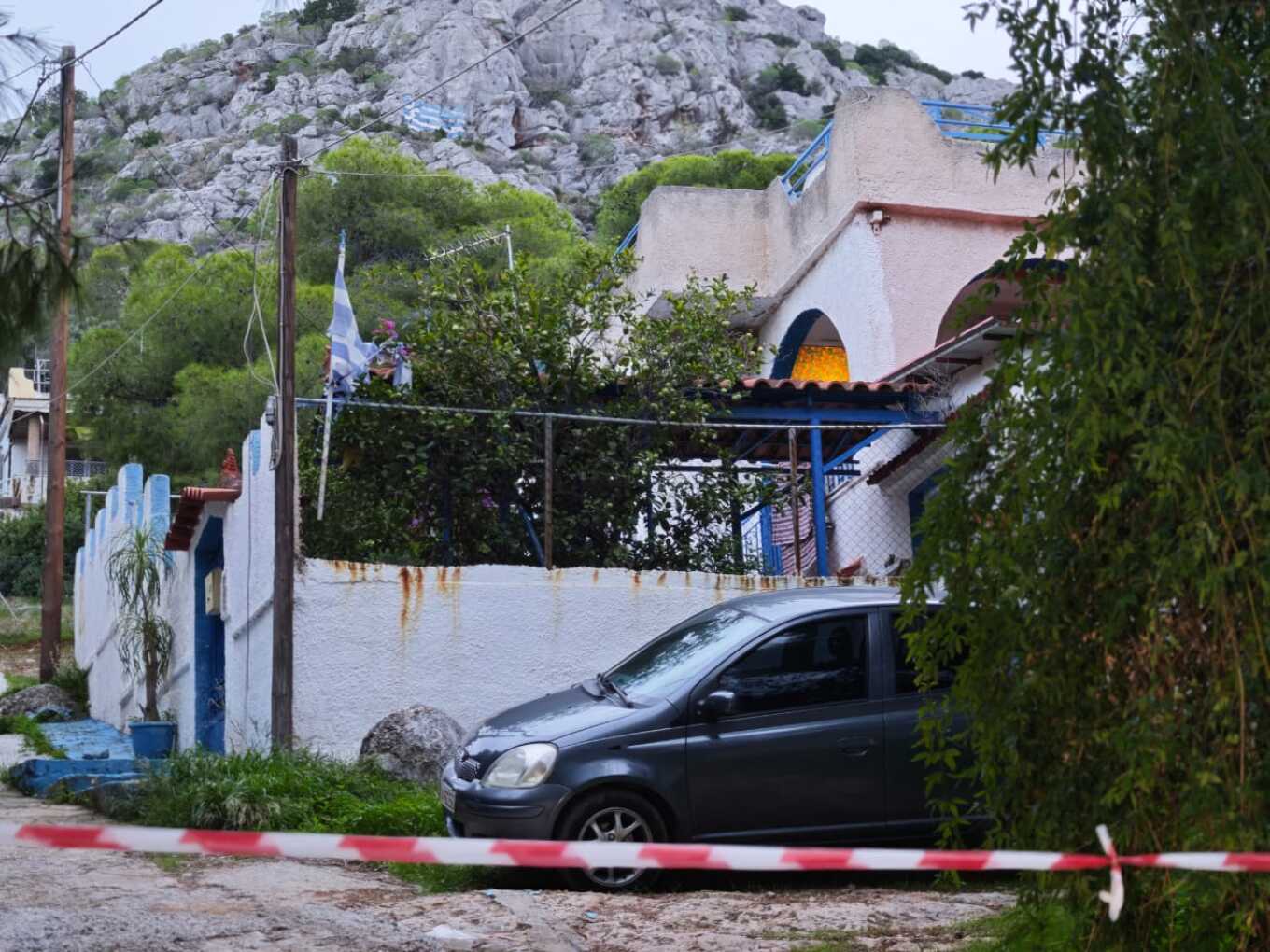 Άγρια δολοφονία ηλικιωμένης στη Σαλαμίνα: Τη χτύπησαν οι ληστές με μπουκάλι στο κεφάλι μέσα στο σπίτι της