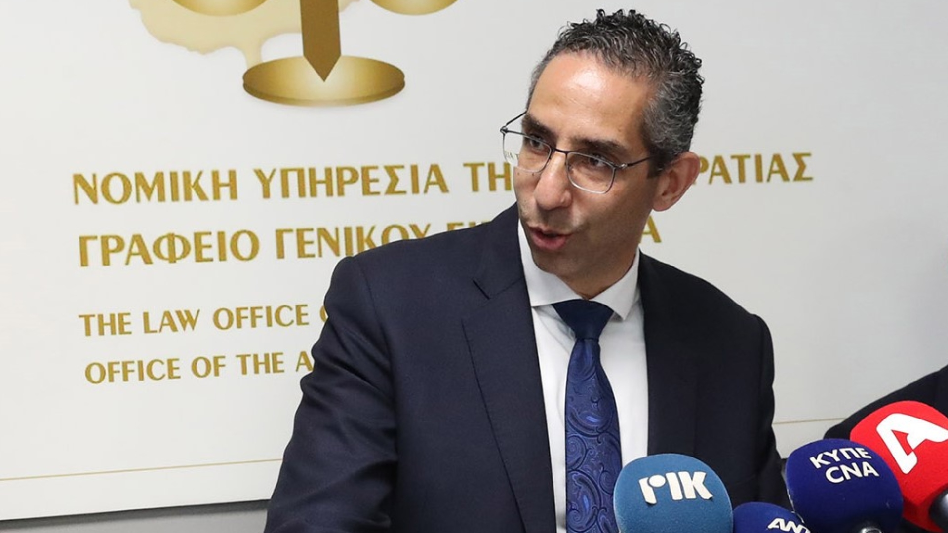 Ο Αγγελίδης ξεκαθαρίζει: Δεν υπέβαλε παραίτηση, δέχτηκε απειλές και δεν μίλησε για διαφθορά στην Αστυνομία