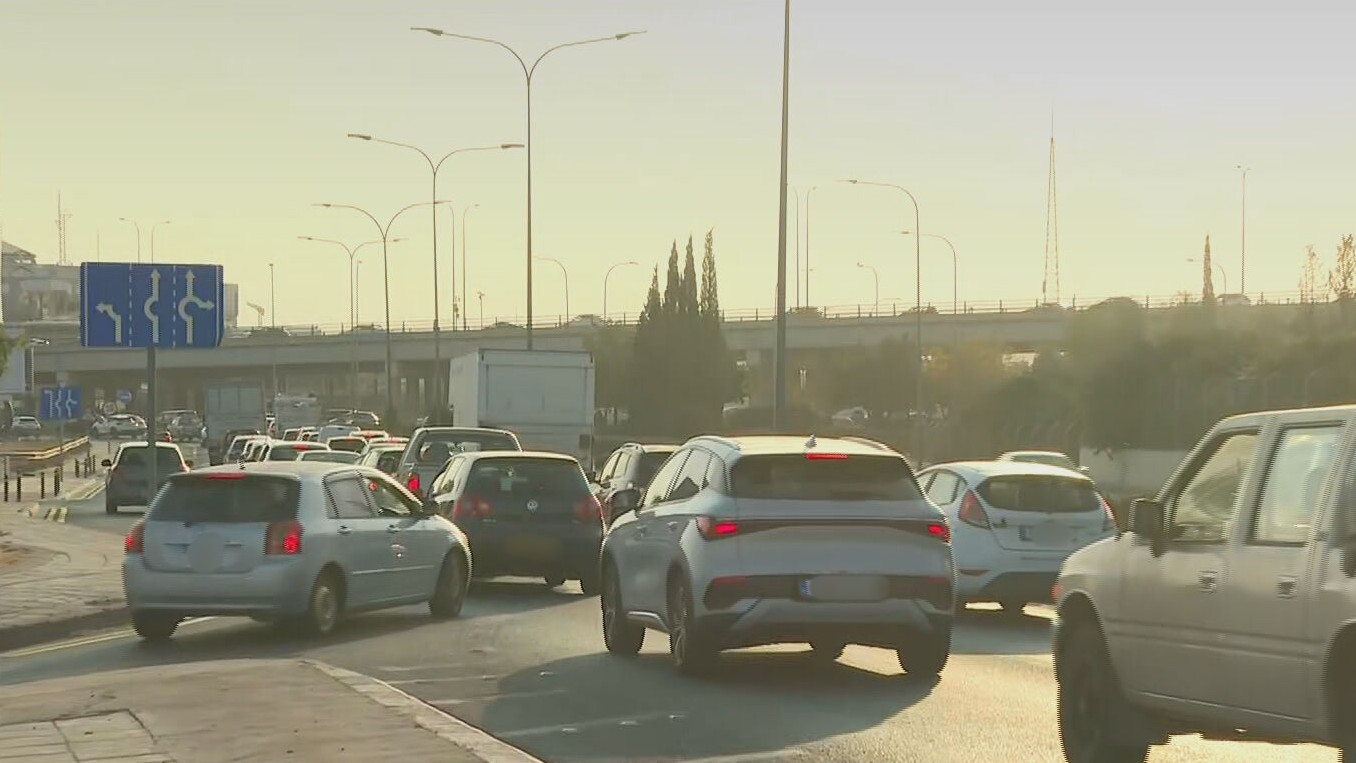 Στο «κόκκινο» για 6km: Συνήθεια το κυκλοφοριακό χάος στην Σπύρου Κυπριανού
