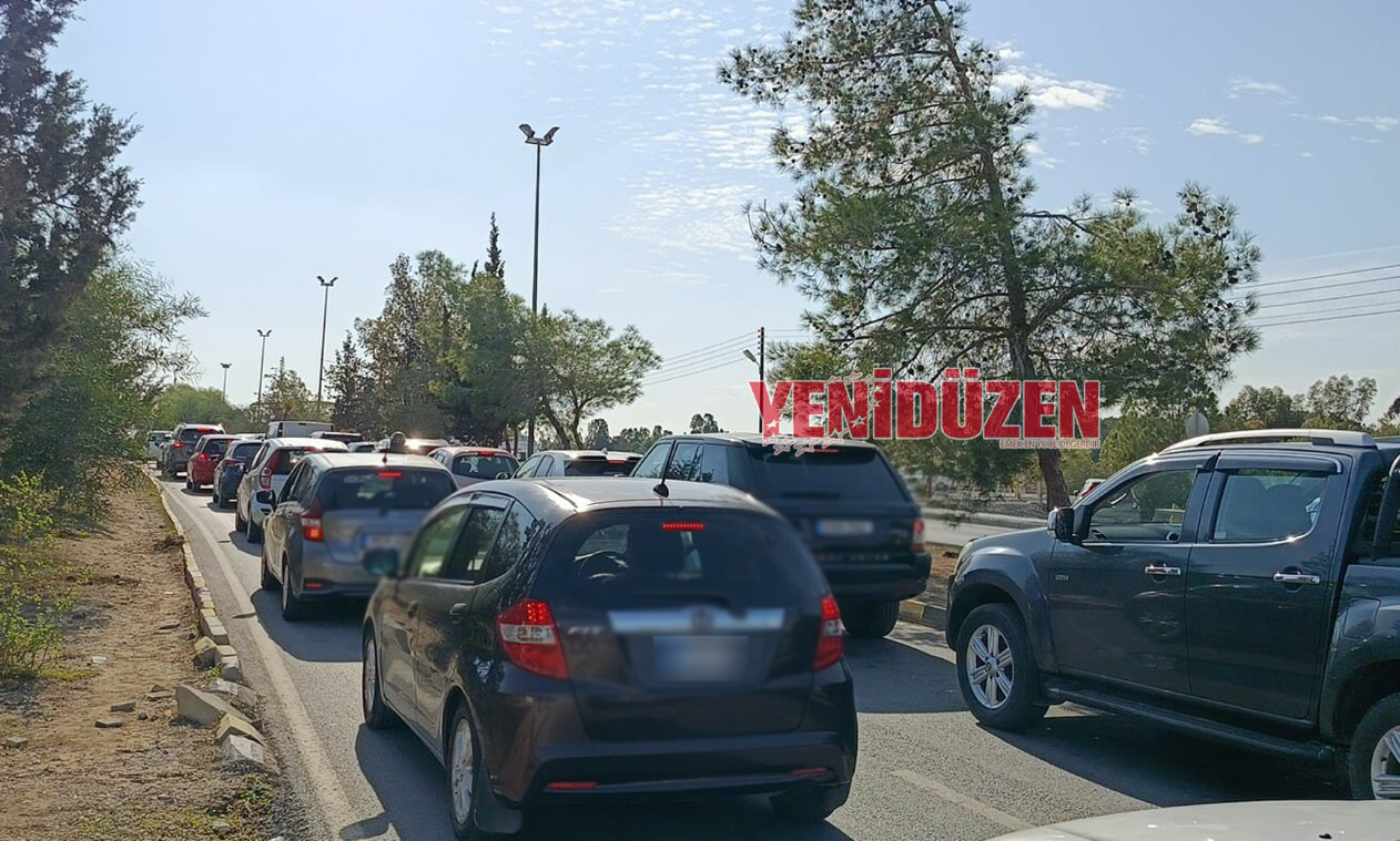 ΦΩΤΟ: Μποτιλιάρισμα στο οδόφραγμα λόγω Black Friday, σπέυδουν στις ελεύθερες περιοχές οι Τ/κ