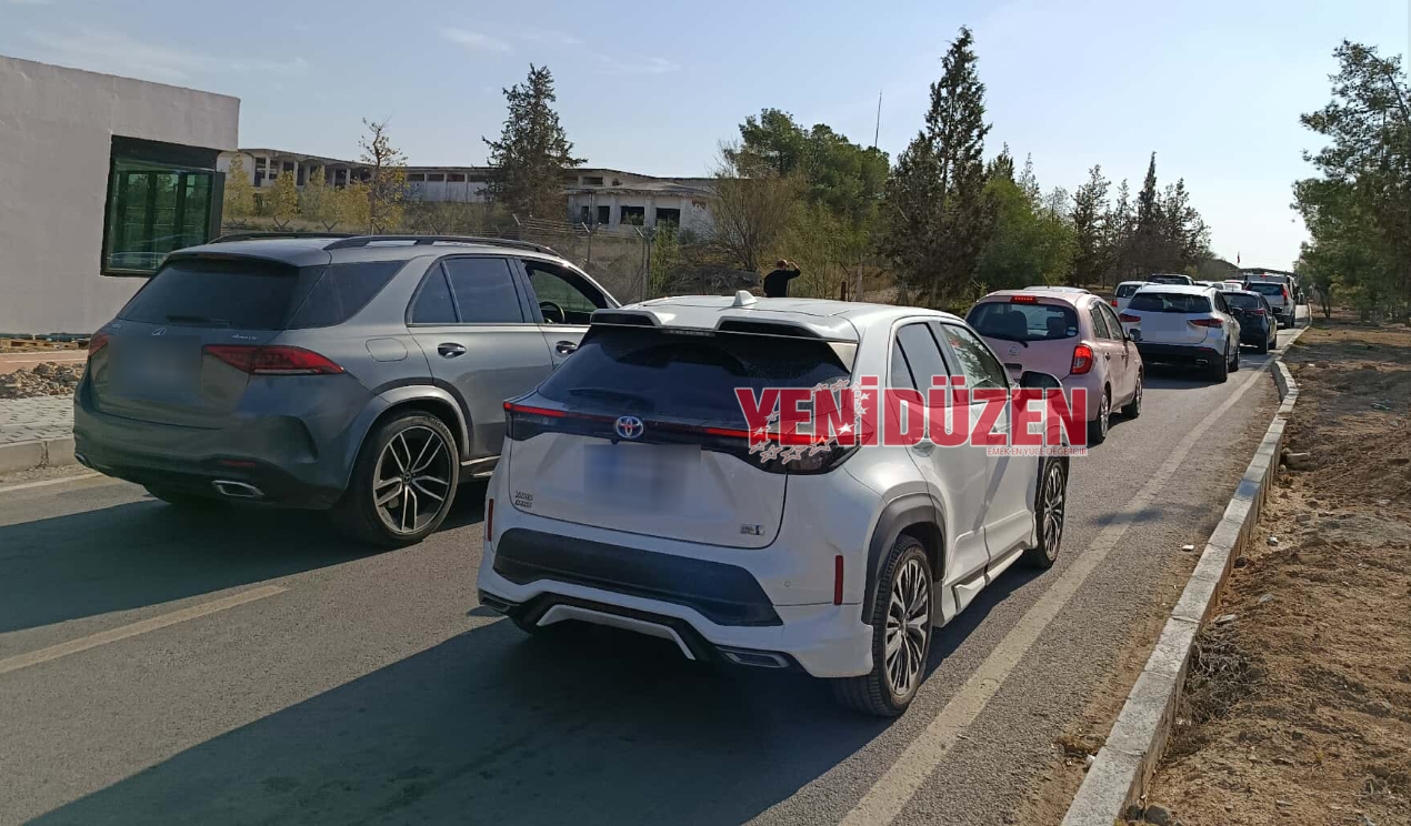 ΦΩΤΟ: Μποτιλιάρισμα στο οδόφραγμα λόγω Black Friday, σπέυδουν στις ελεύθερες περιοχές οι Τ/κ