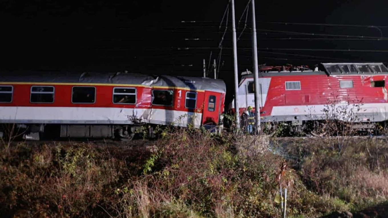 ΒΙΝΤΕΟ: Πώς έγινε η σύγκρουση τρένων στη Σλοβακία, δεκάδες οι τραυματίες