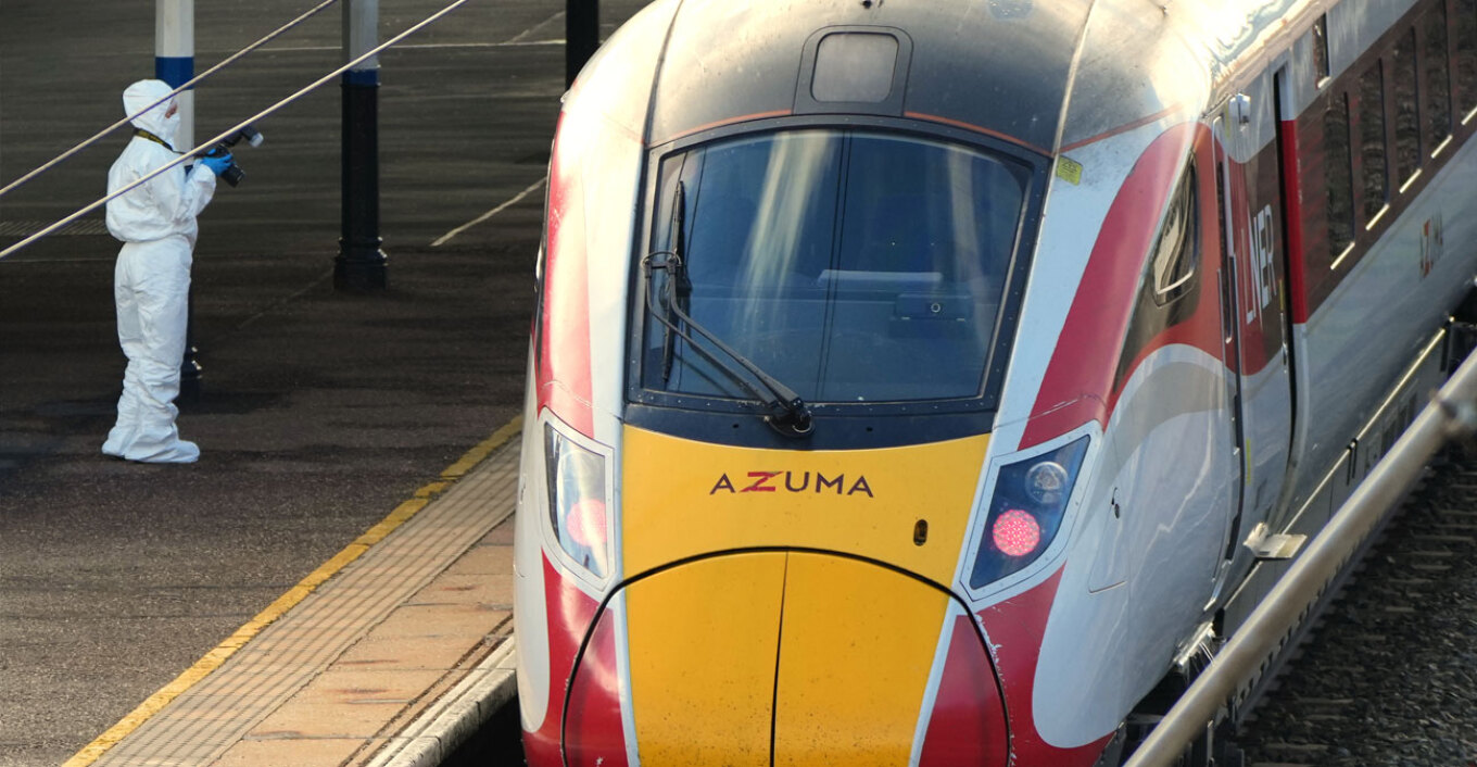 ΒΙΝΤΕΟ: Πού οδηγούν οι έρευνες για την αιματηρή επίθεση σε τρένο στη Βρετανία, δύο συλλήψεις