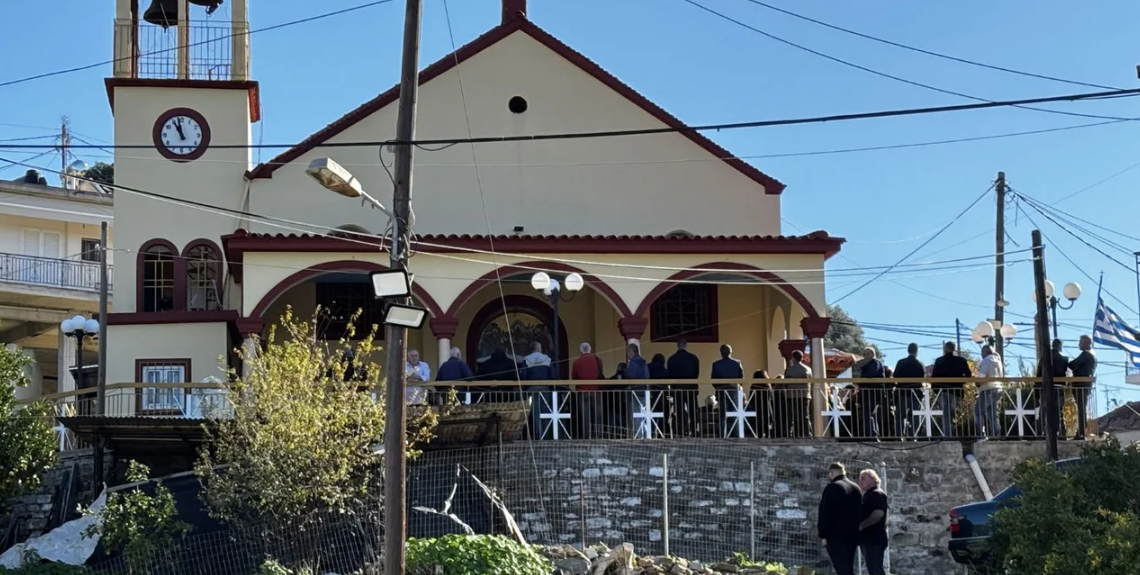 Ράγισαν καρδιές στην κηδεία του 3χρονου Ανδρέα στην Αχαΐα: «Πού είσαι αγάπη μου» φώναζε η μητέρα του