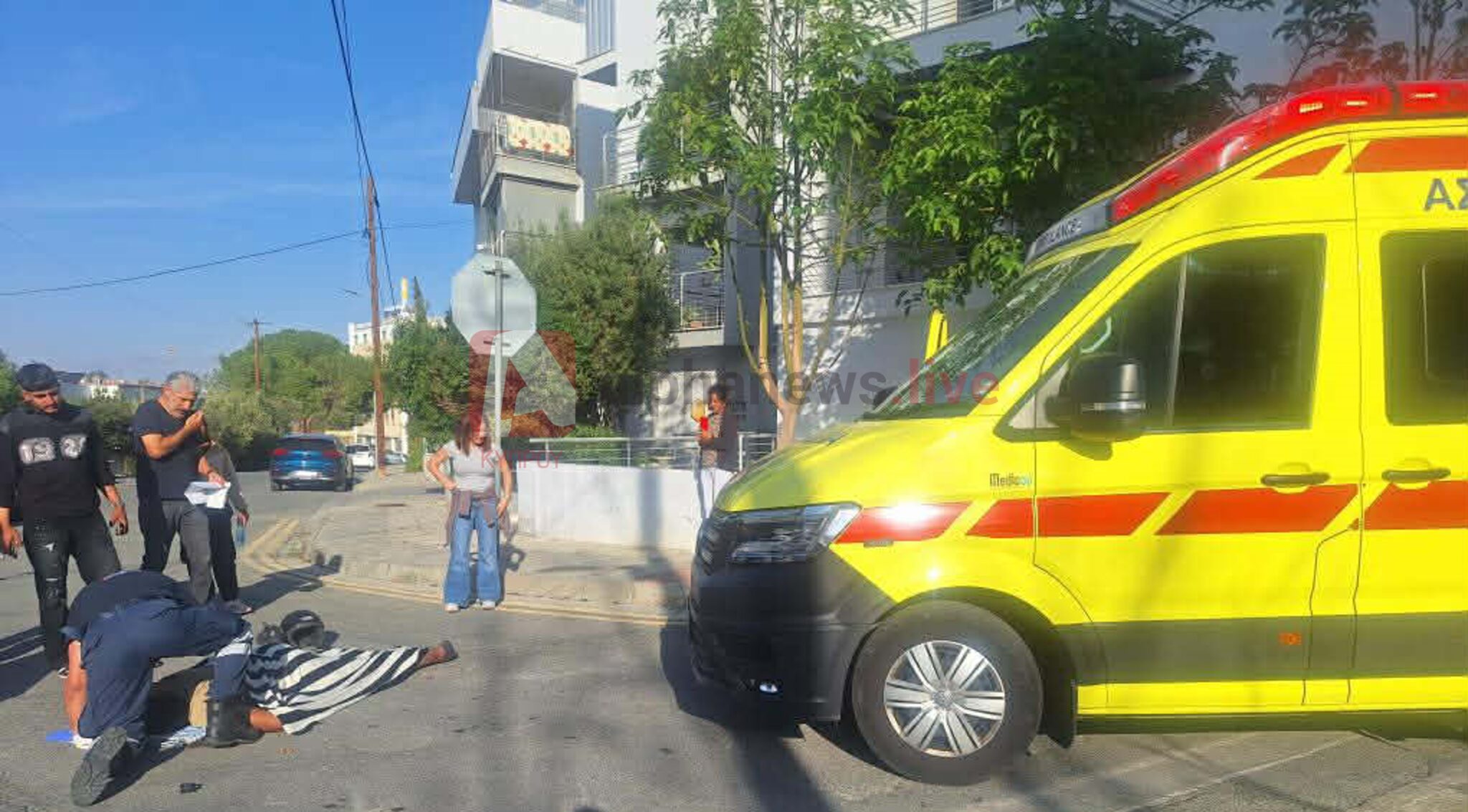 ΦΩΤΟ: Σοβαρό τροχαίο στο Στρόβολο, 22χρονος διανομέας παρασύρθηκε από όχημα