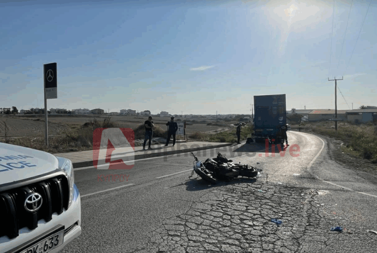 ΒΙΝΤΕΟ & ΦΩΤΟ: Σοβαρό το τροχαίο με τον μοτοσικλετιστή, συγκρούστηκε με φορτηγό