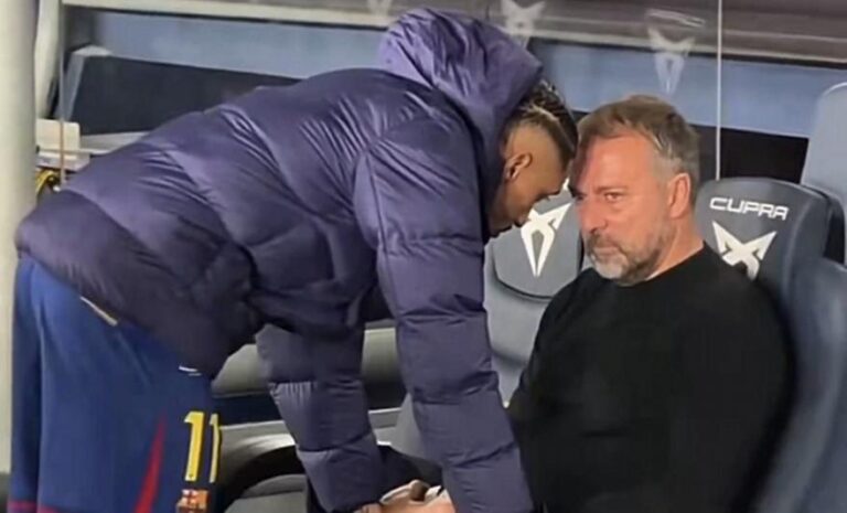 Ο βουρκωμένος Φλικ και ο διάλογος με τον Ραφίνια μετά τη νίκη της Μπαρσελόνα (ΒΙΝΤΕΟ)