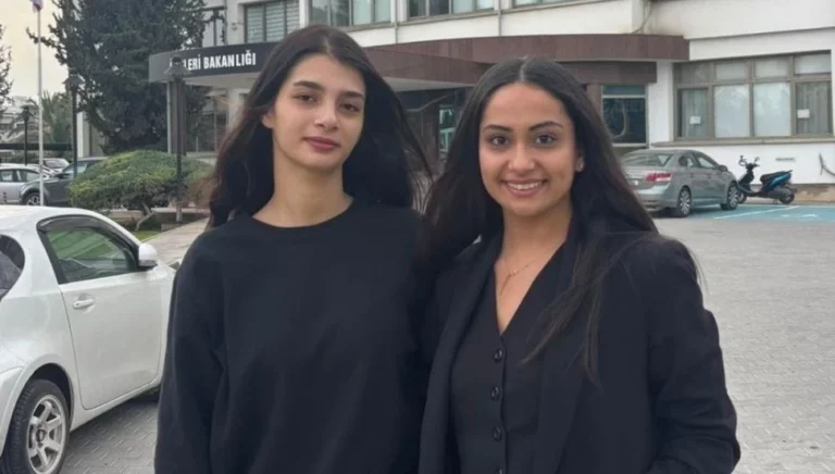 Ελεύθερη από τις κατοχικές αρχές η 20χρονη που παρέμενε υπό κράτηση επειδή δεν έχει πατρίδα