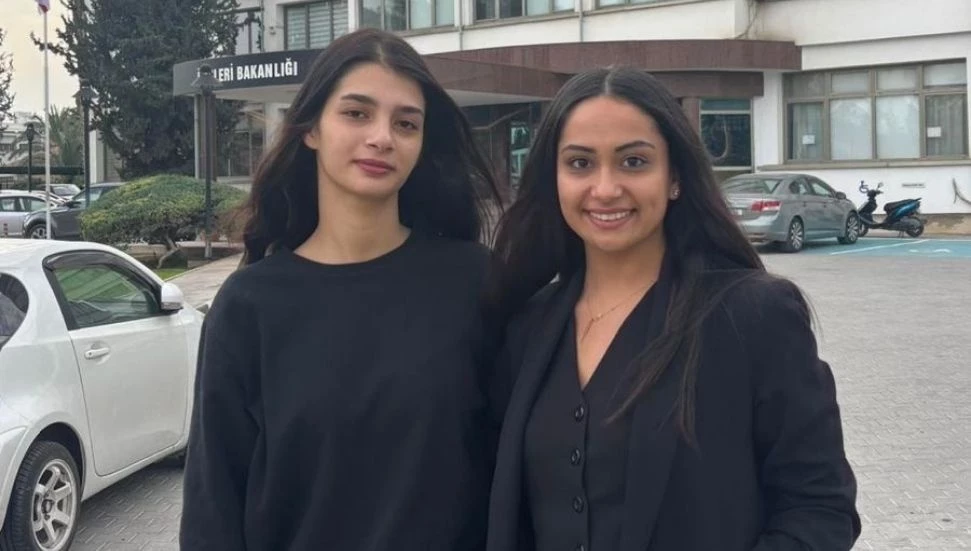 Ελεύθερη από τις κατοχικές αρχές η 20χρονη που παρέμενε υπό κράτηση επειδή δεν έχει πατρίδα