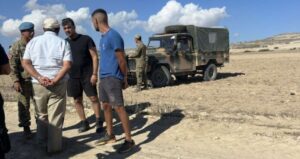 Ένταση στη Δένεια: Τουρκικό στρατιωτικό όχημα εισήλθε στη νεκρή ζώνη (ΦΩΤΟ)